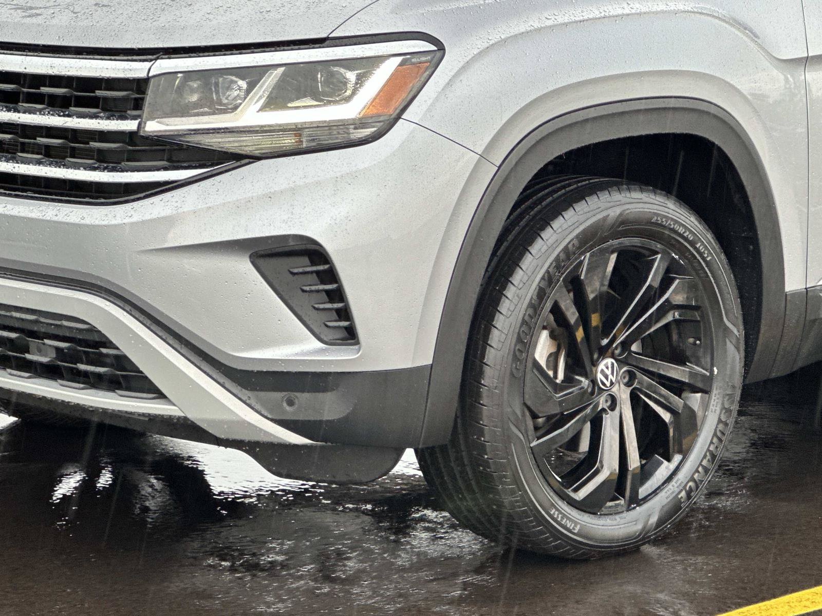 Used 2023 Volkswagen Atlas SE w/ Black Wheel Package AWD/4WD image 7