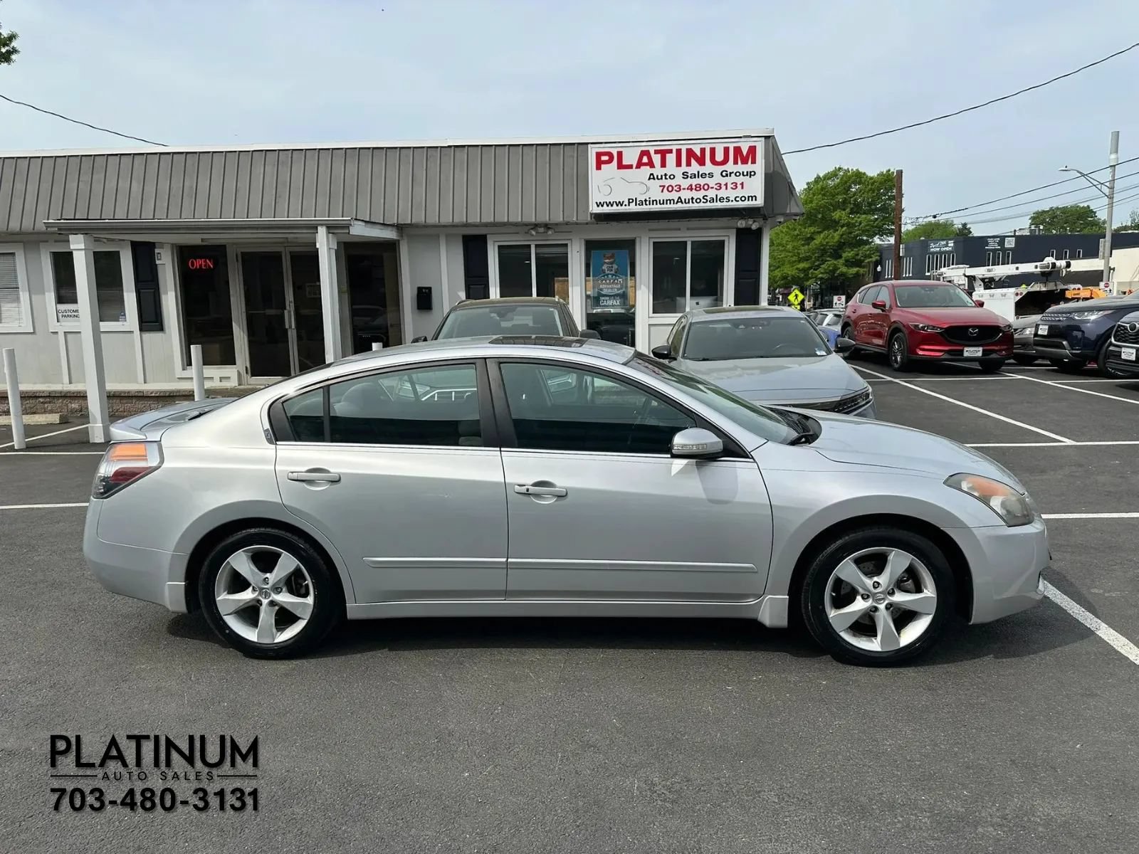 Used 2008 Nissan Altima 3.5 SE w/ Sport Pkg FWD image 2