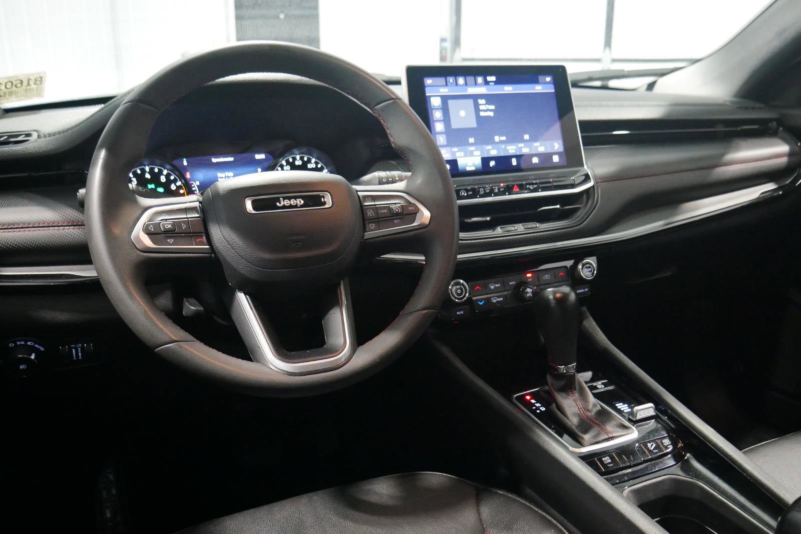 Used 2023 Jeep Compass Trailhawk image 13