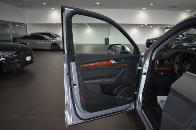 Used 2023 Audi Q5 2.0T Premium Plus w/ Premium Plus Package AWD/4WD image 9