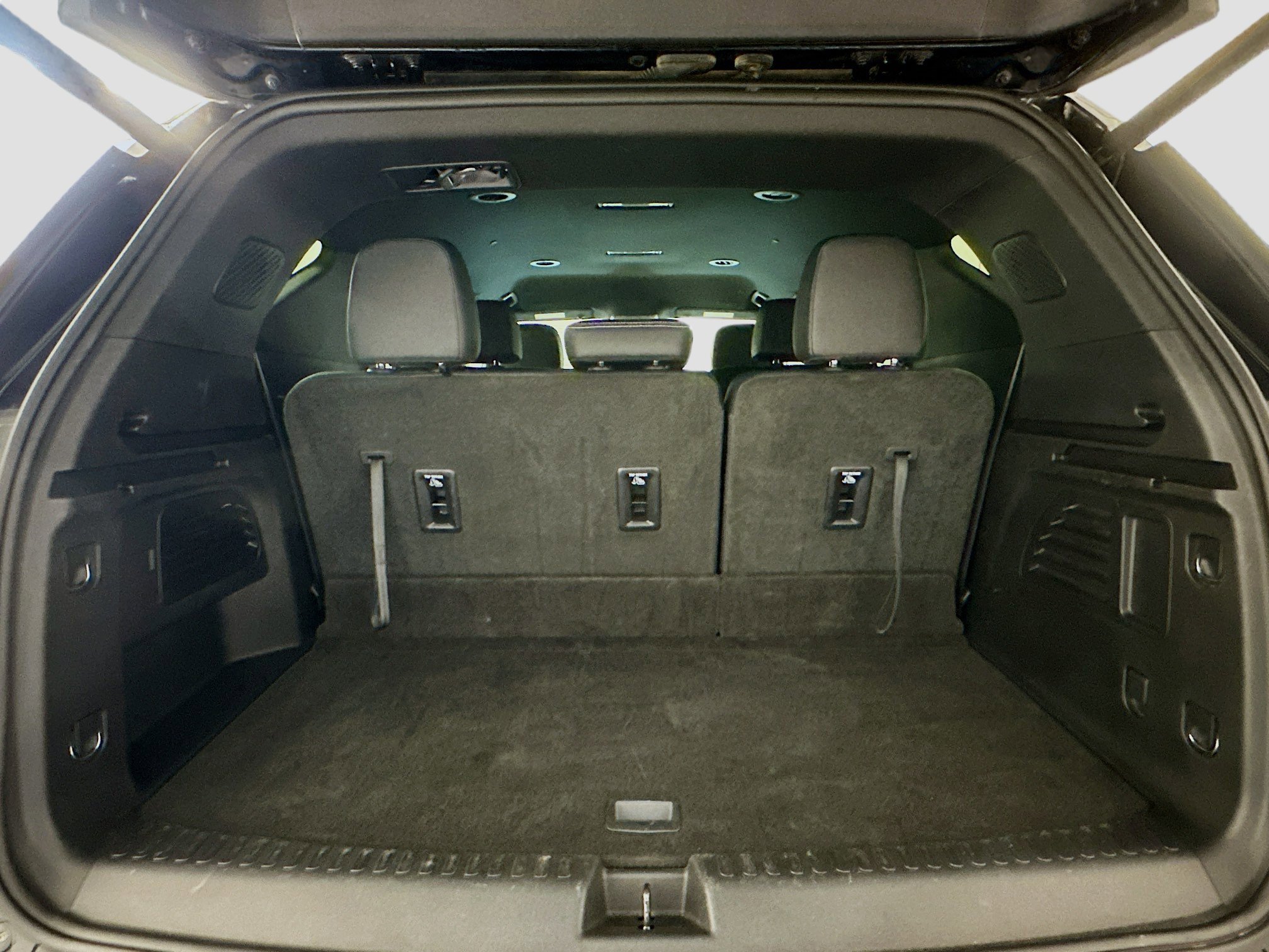 Used 2025 Chevrolet Traverse LT image 31