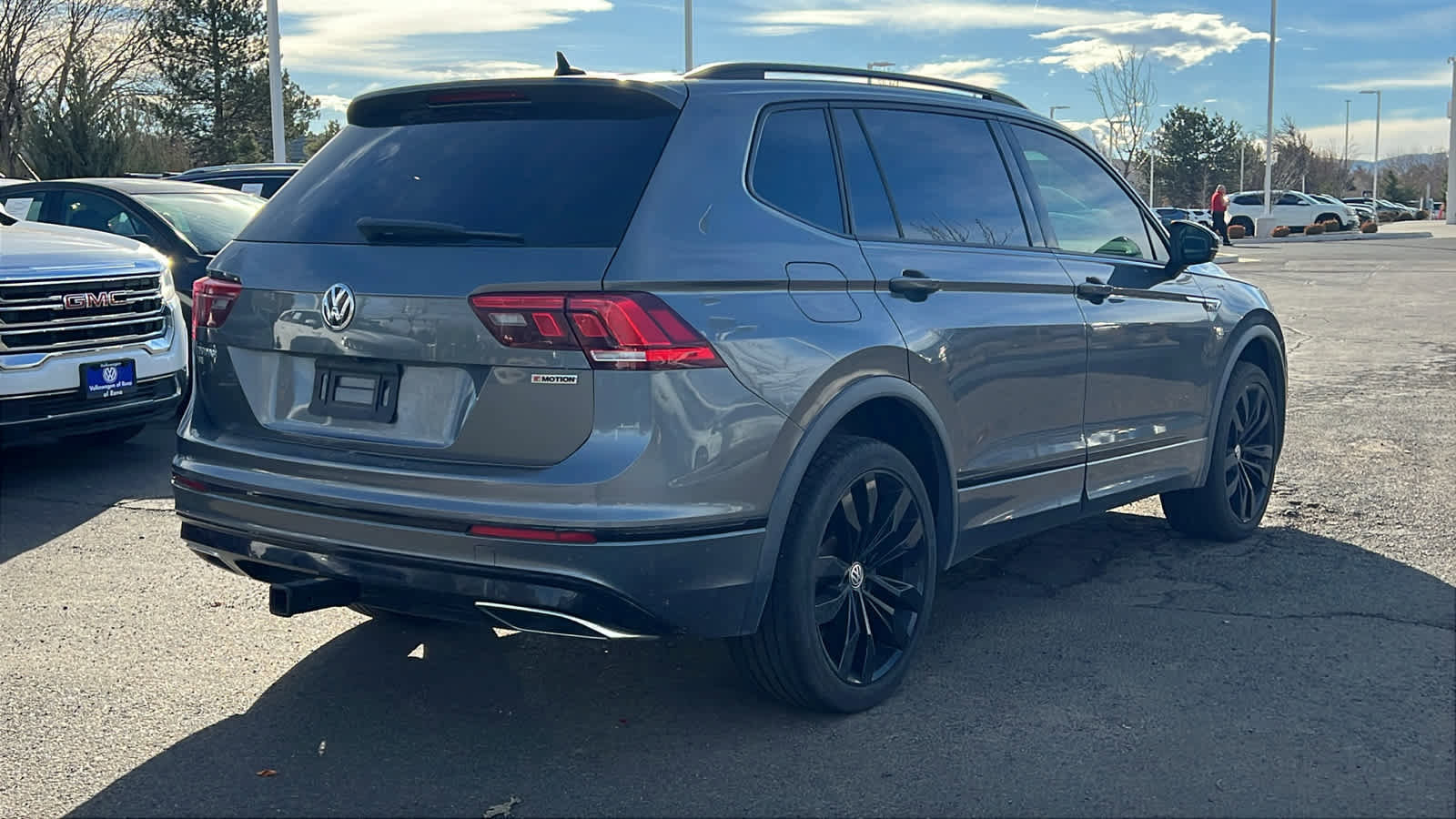 Used 2020 Volkswagen Tiguan SE R-Line image 5