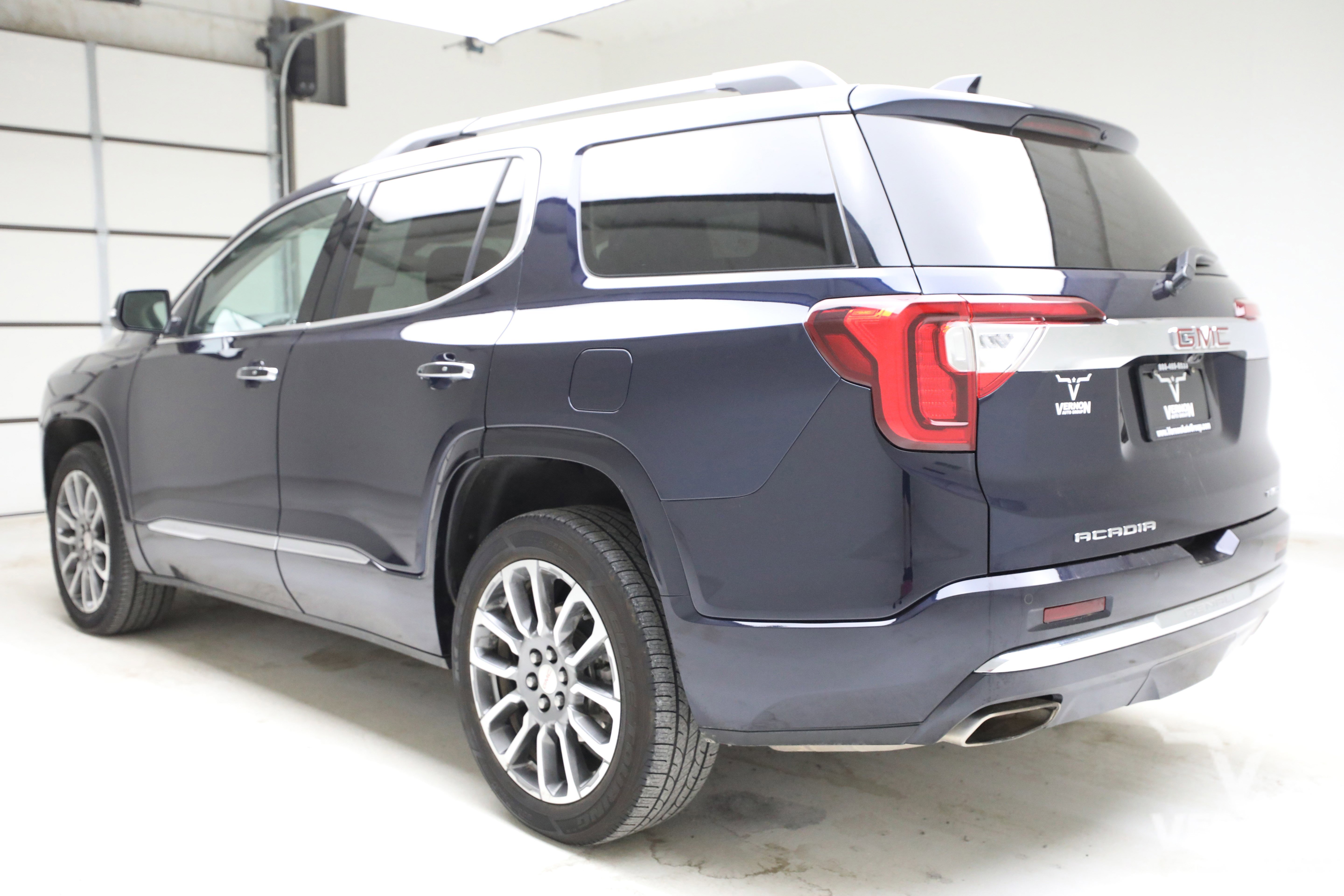 Used 2022 GMC Acadia Denali w/ Denali Ultimate Package image 3