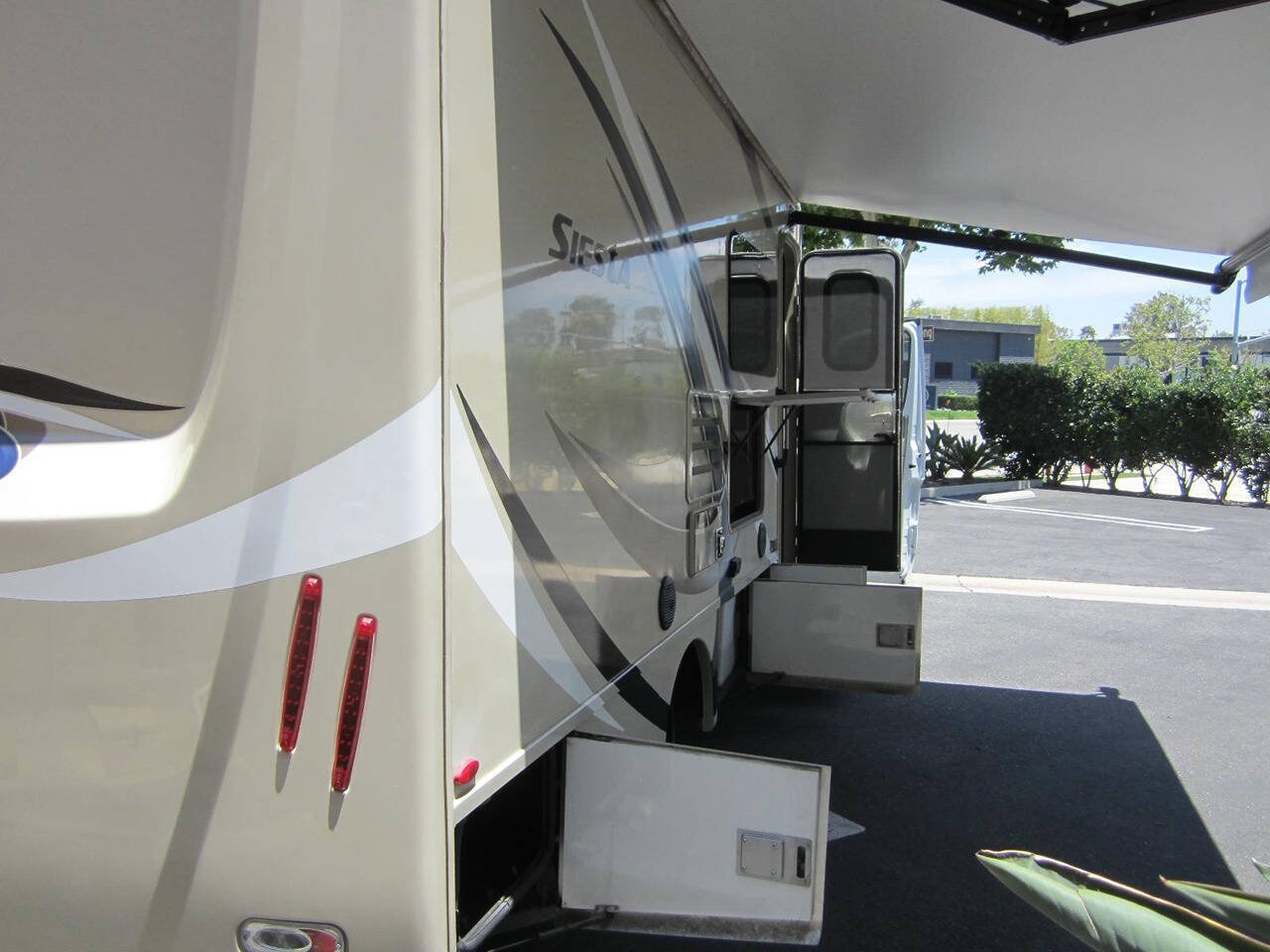 Used 2017 Mercedes-Benz Sprinter 3500 image 10