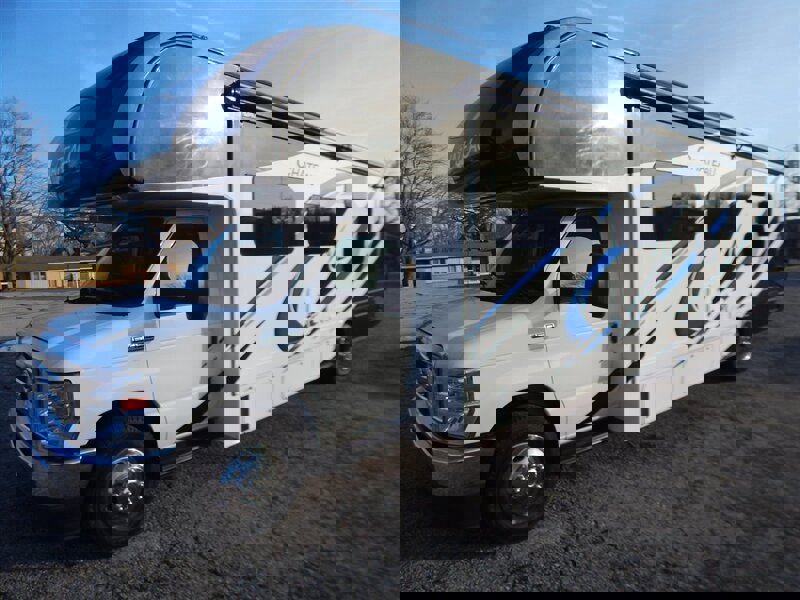 Used 2022 Ford E-450 and Econoline 450 Super Duty w/ Motorhome Prep Package image 3