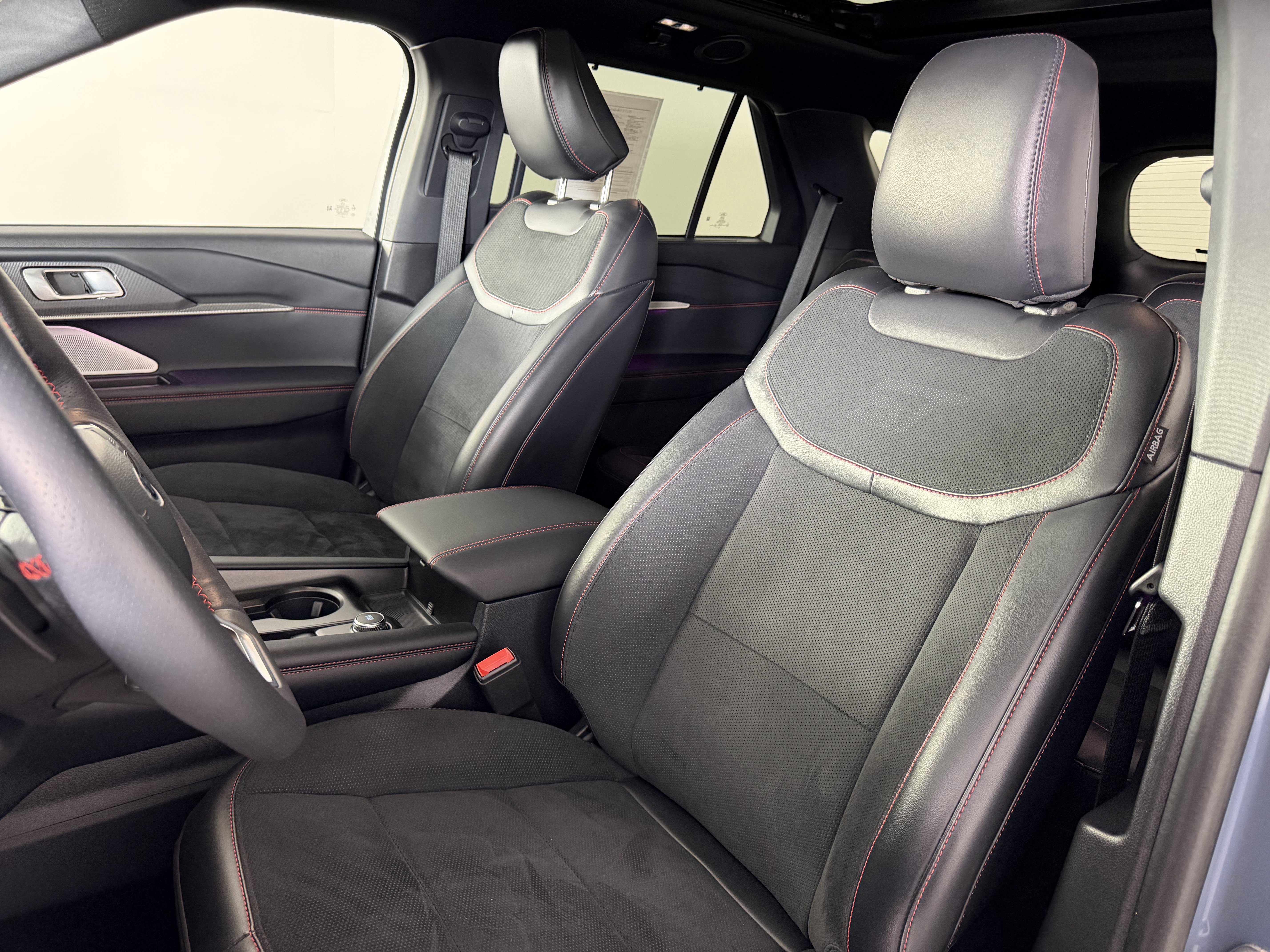 Used 2025 Ford Explorer ST image 11