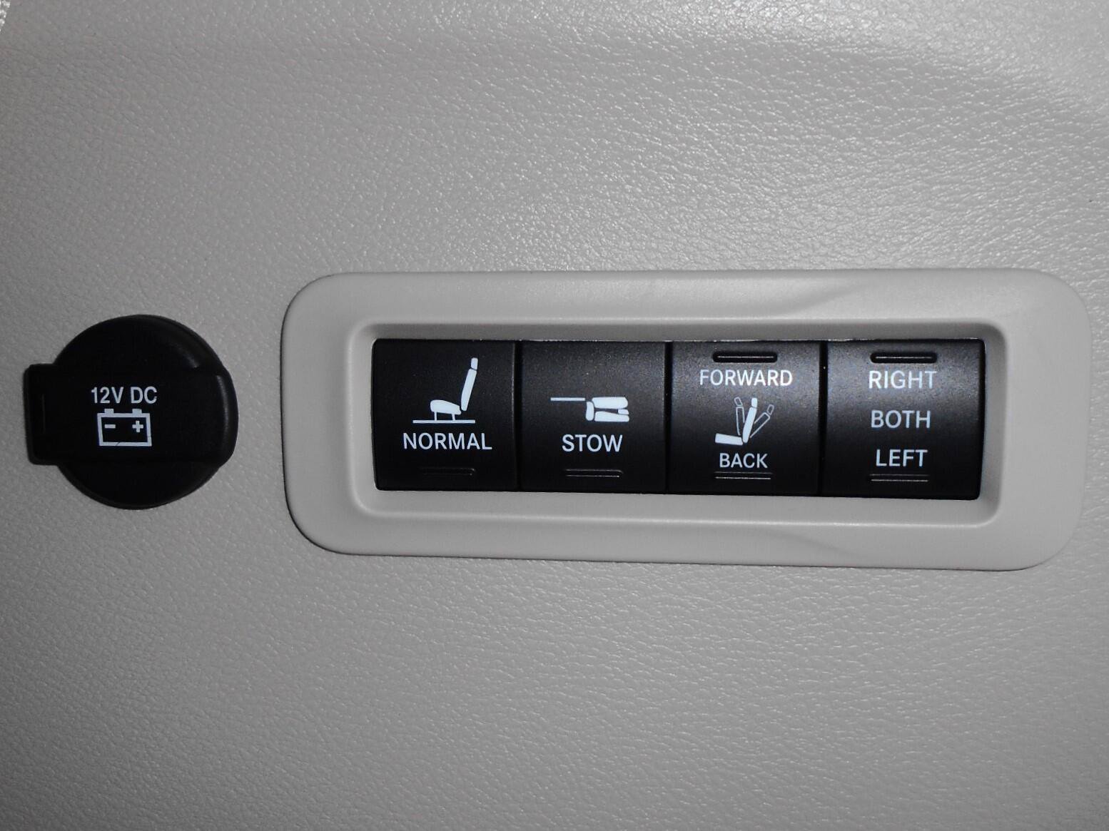 Certified 2018 Chrysler Pacifica Limited FWD image 20
