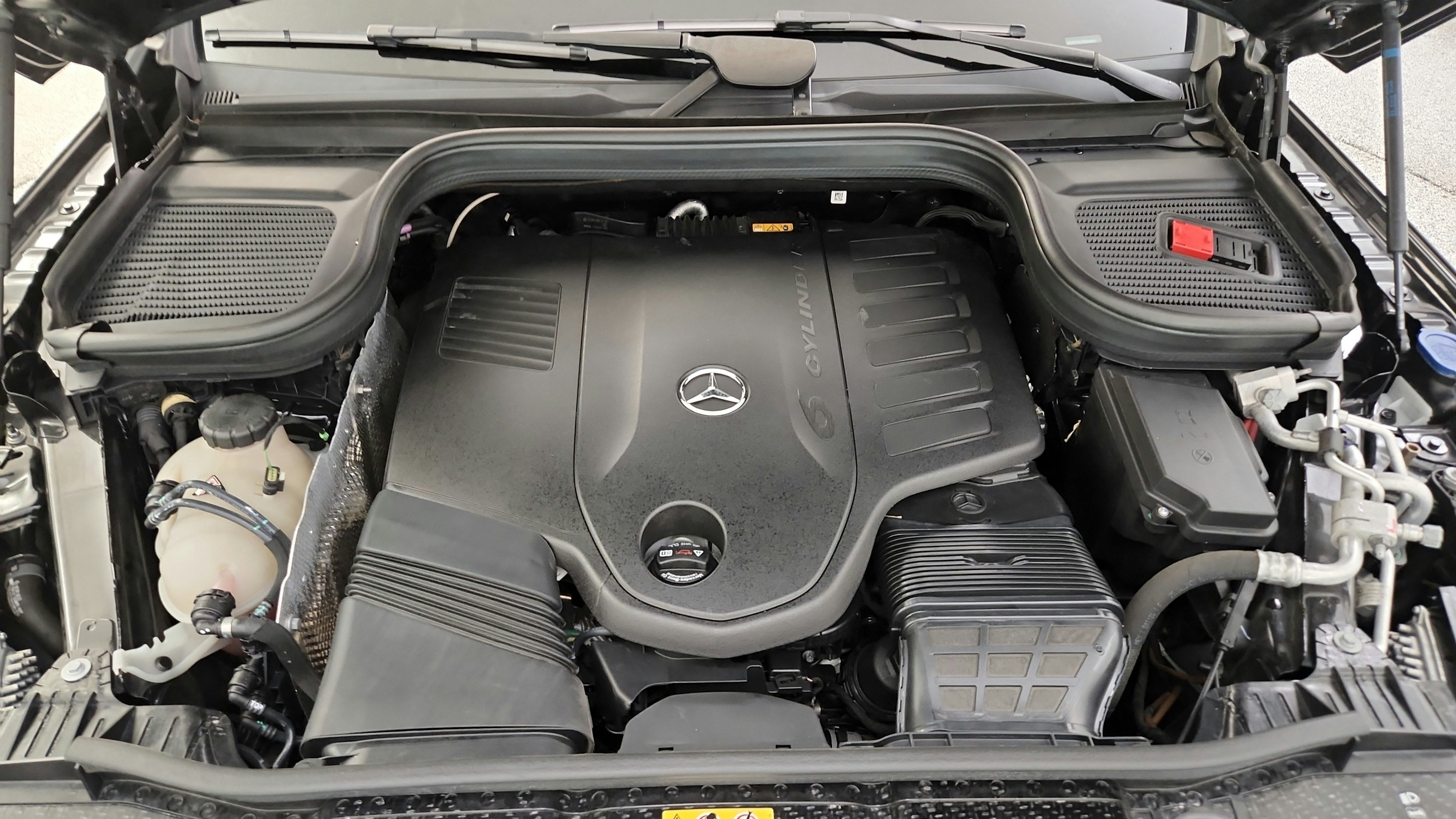Used 2024 Mercedes-Benz GLS 450 4MATIC w/ AMG Line Exterior image 37