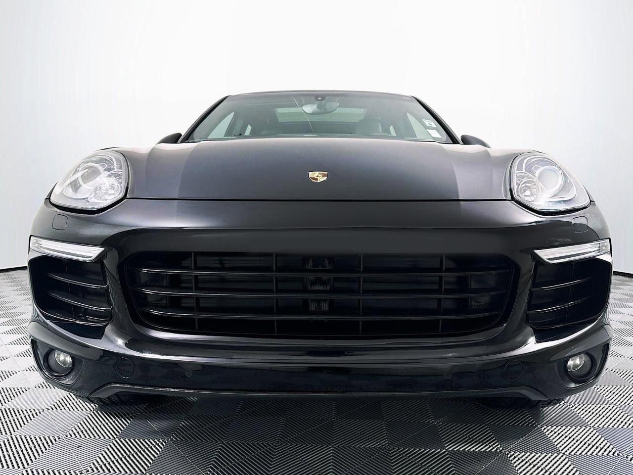 Used 2017 Porsche Cayenne Platinum Edition image 4