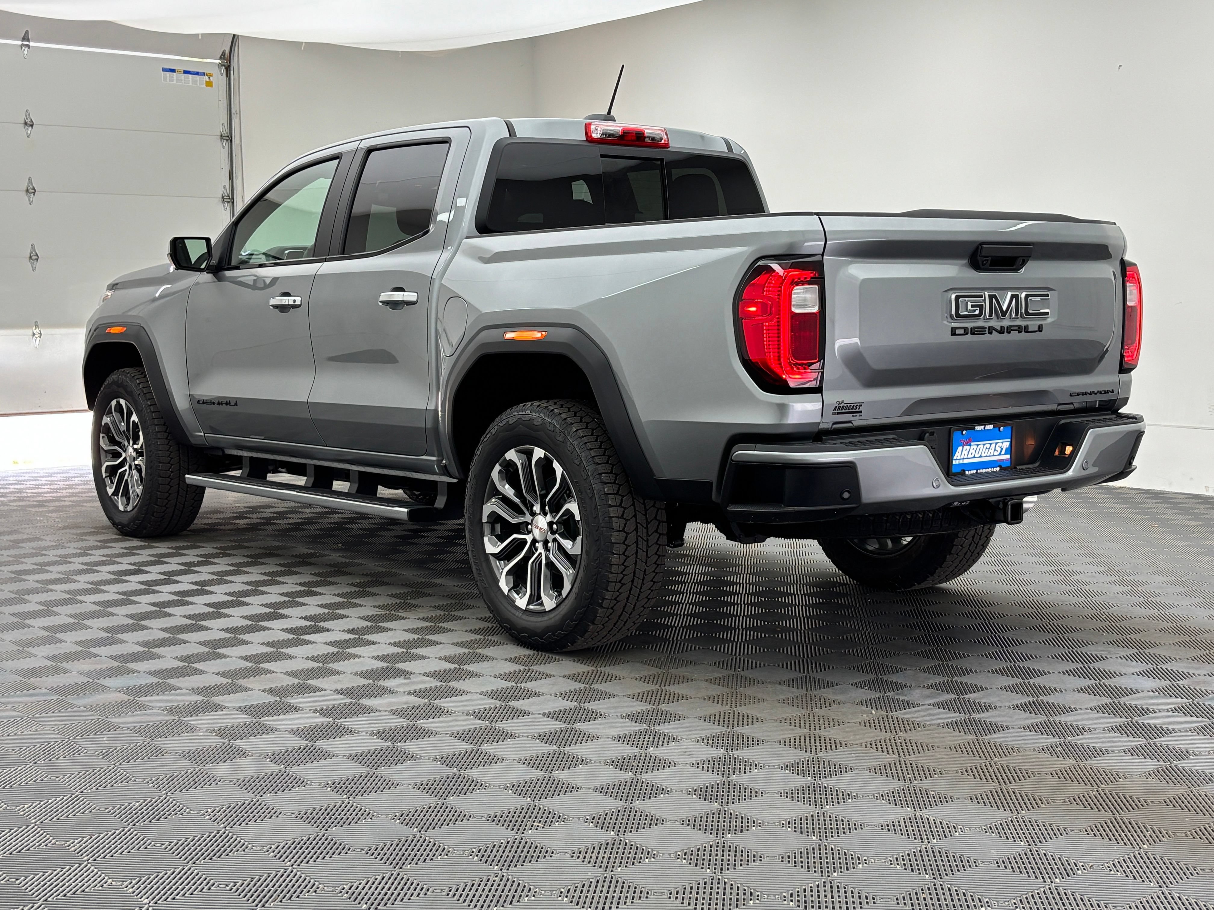 New 2026 GMC Canyon Denali w/ LPO, Black Badging Package AWD/4WD image 12