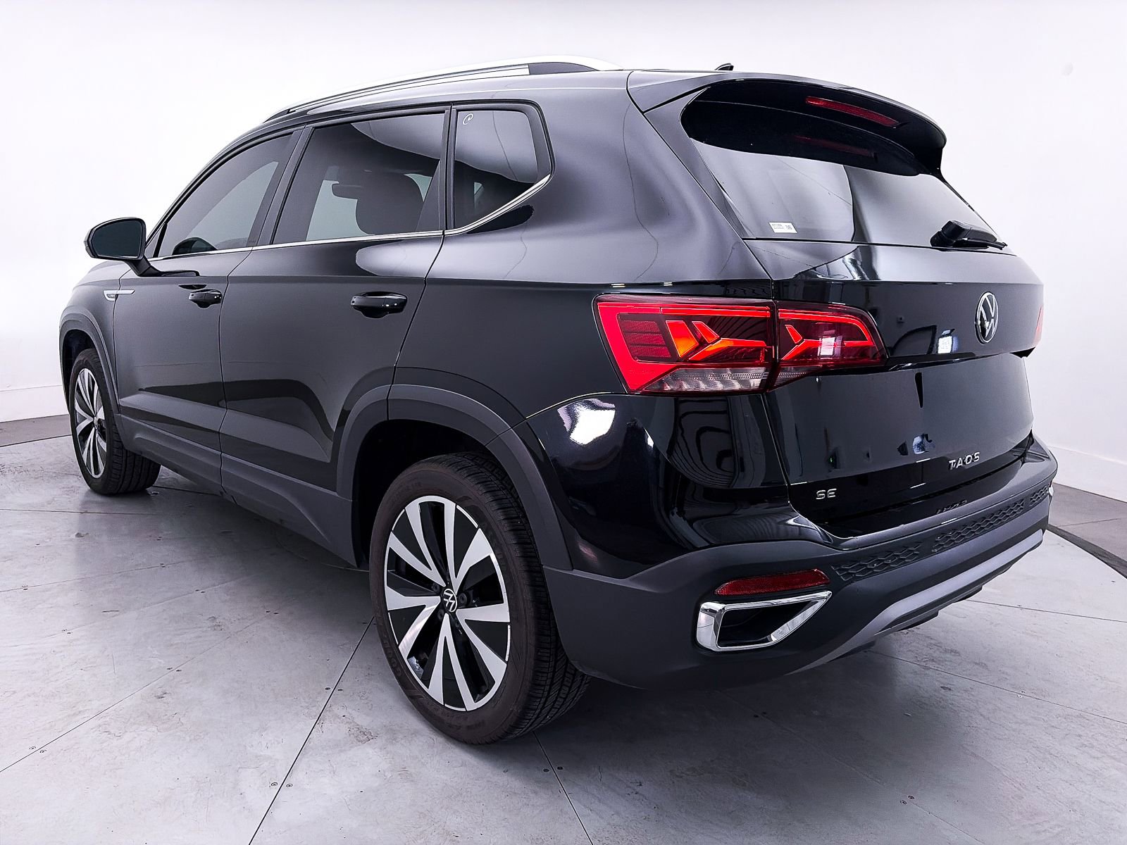Used 2023 Volkswagen Taos SE FWD image 12
