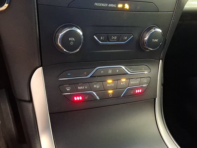 Used 2019 Ford Edge SEL w/ Equipment Group 201A AWD/4WD image 16