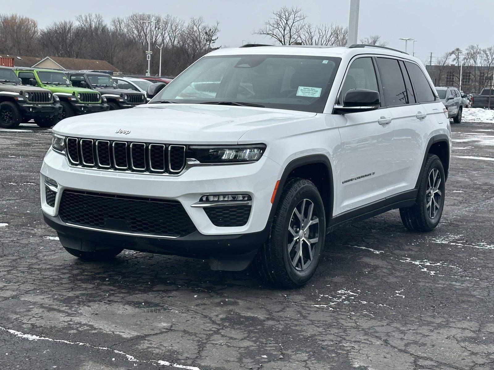 Used 2023 Jeep Grand Cherokee Limited image 7