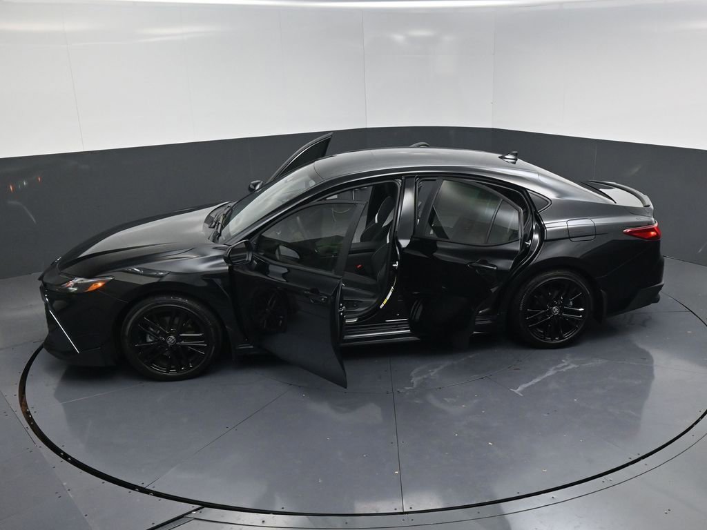 Used 2025 Toyota Camry SE image 24