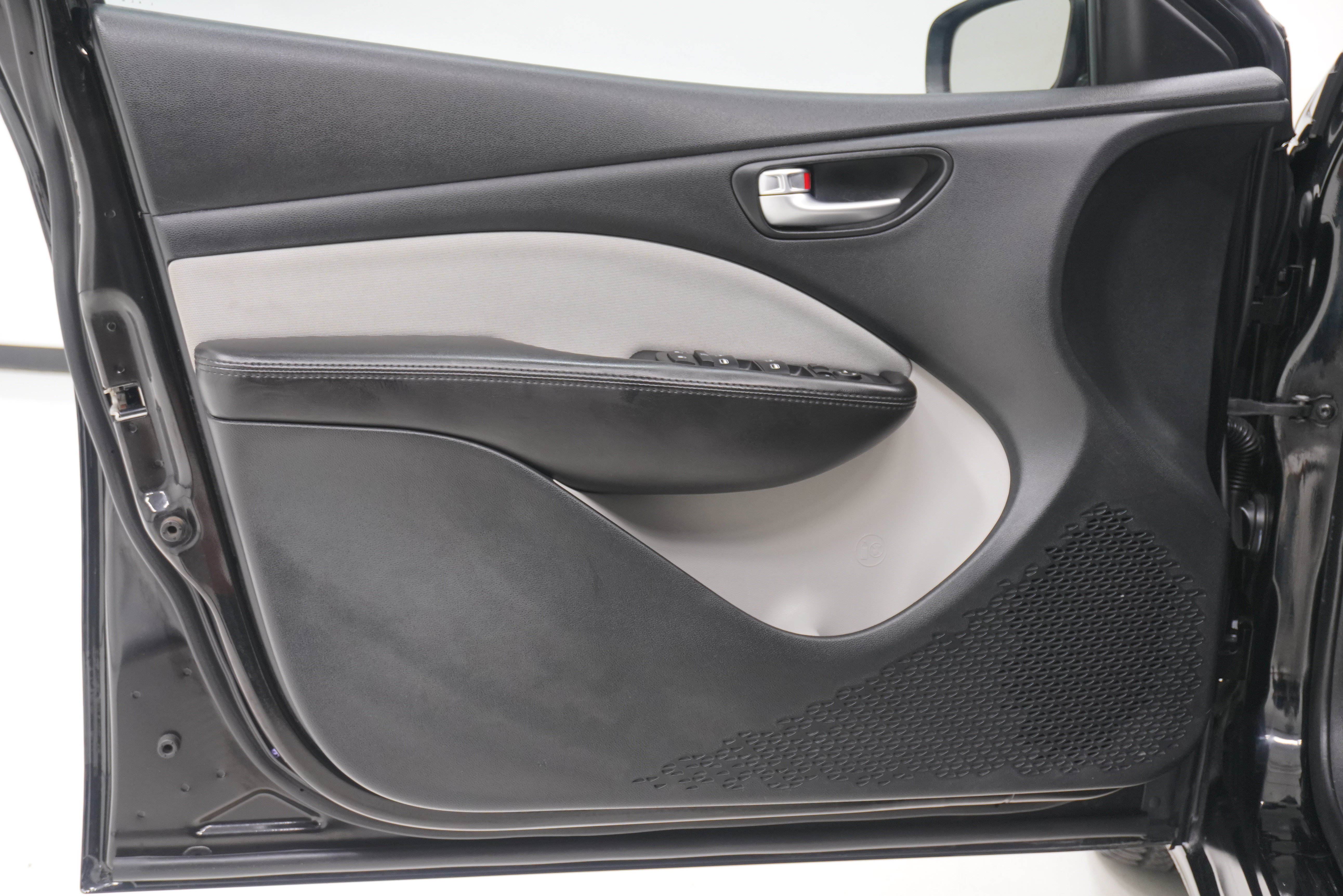 Used 2016 Dodge Dart SXT FWD image 13