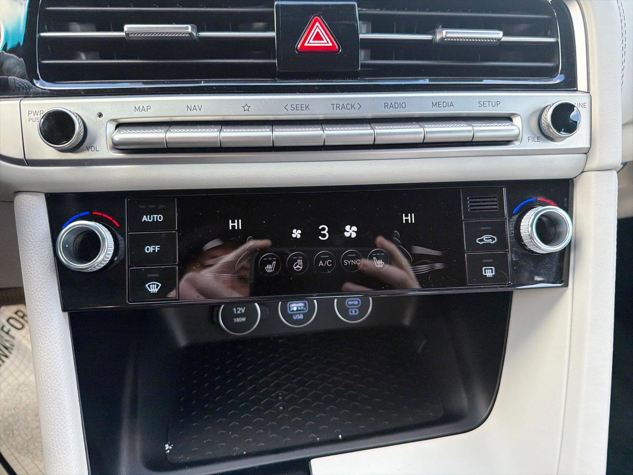 Used 2024 Genesis G70 2.5T image 25