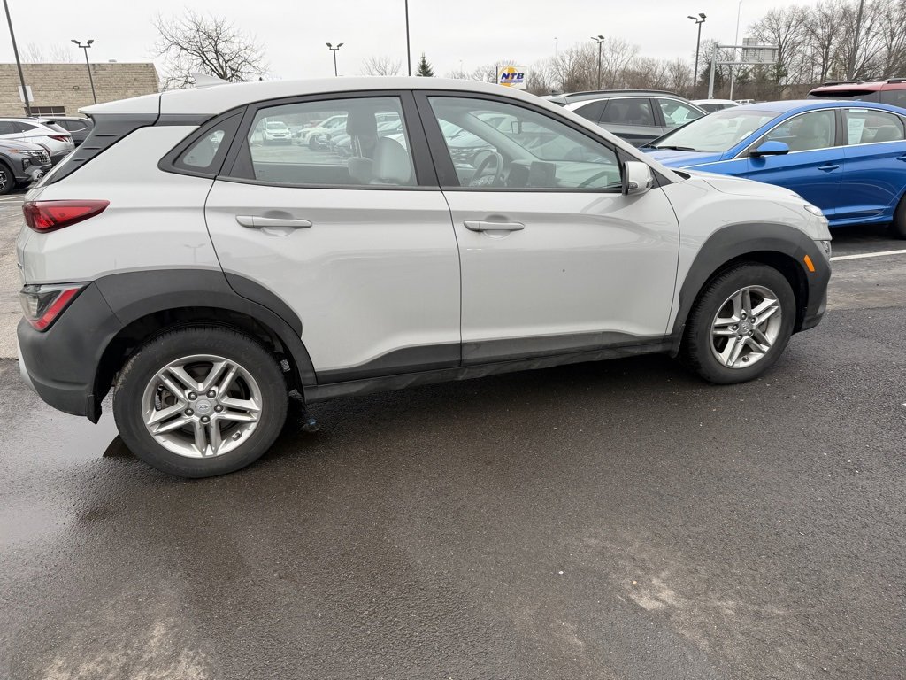 Used 2023 Hyundai Kona SE image 3