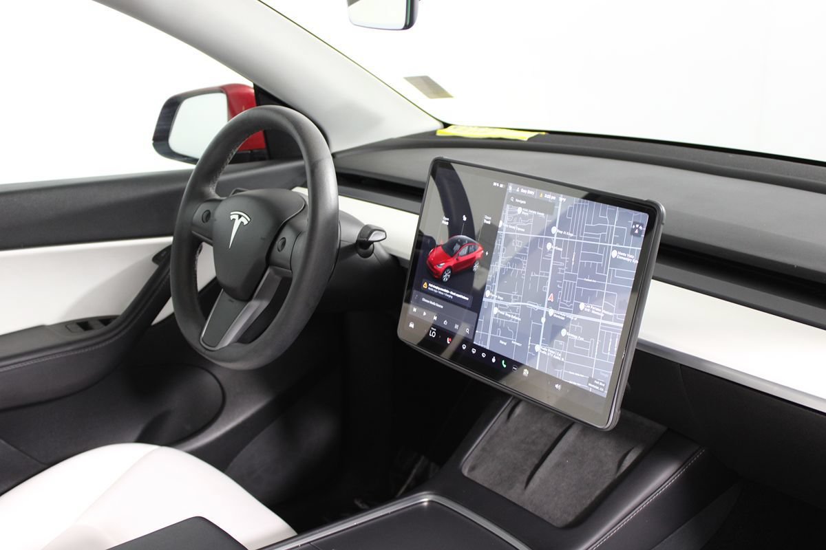 Used 2022 Tesla Model Y Long Range AWD/4WD image 24
