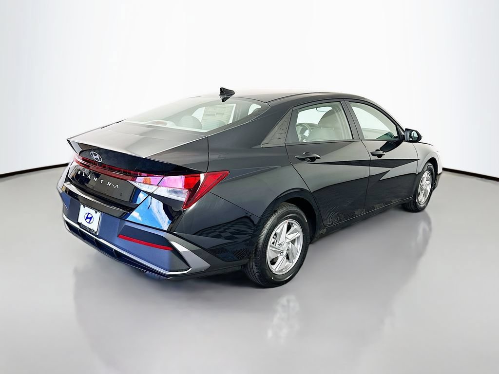 New 2026 Hyundai Elantra SE w/ Cargo Package FWD image 5