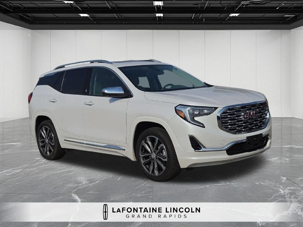 Used 2020 GMC Terrain Denali w/ Denali Premium Package AWD/4WD image 7