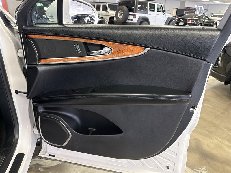 Used 2018 Lincoln MKX Select w/ Select Plus Package FWD image 18