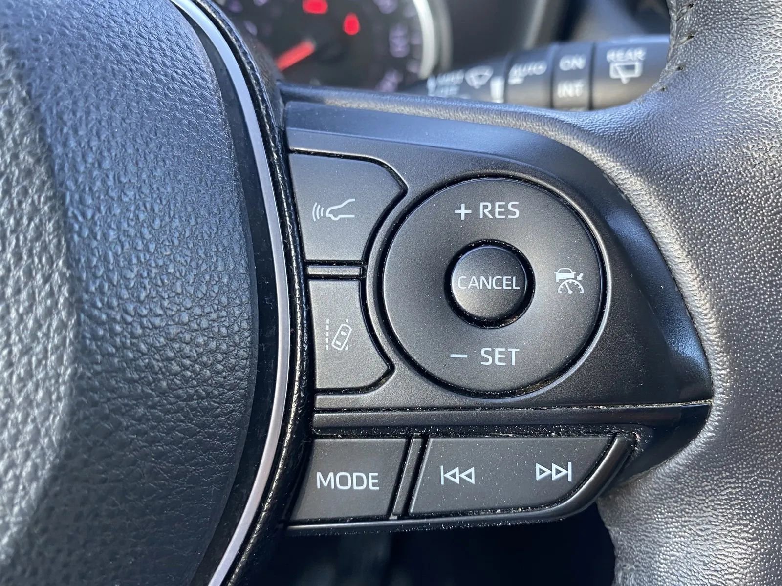 Used 2020 Toyota RAV4 XLE Premium image 16