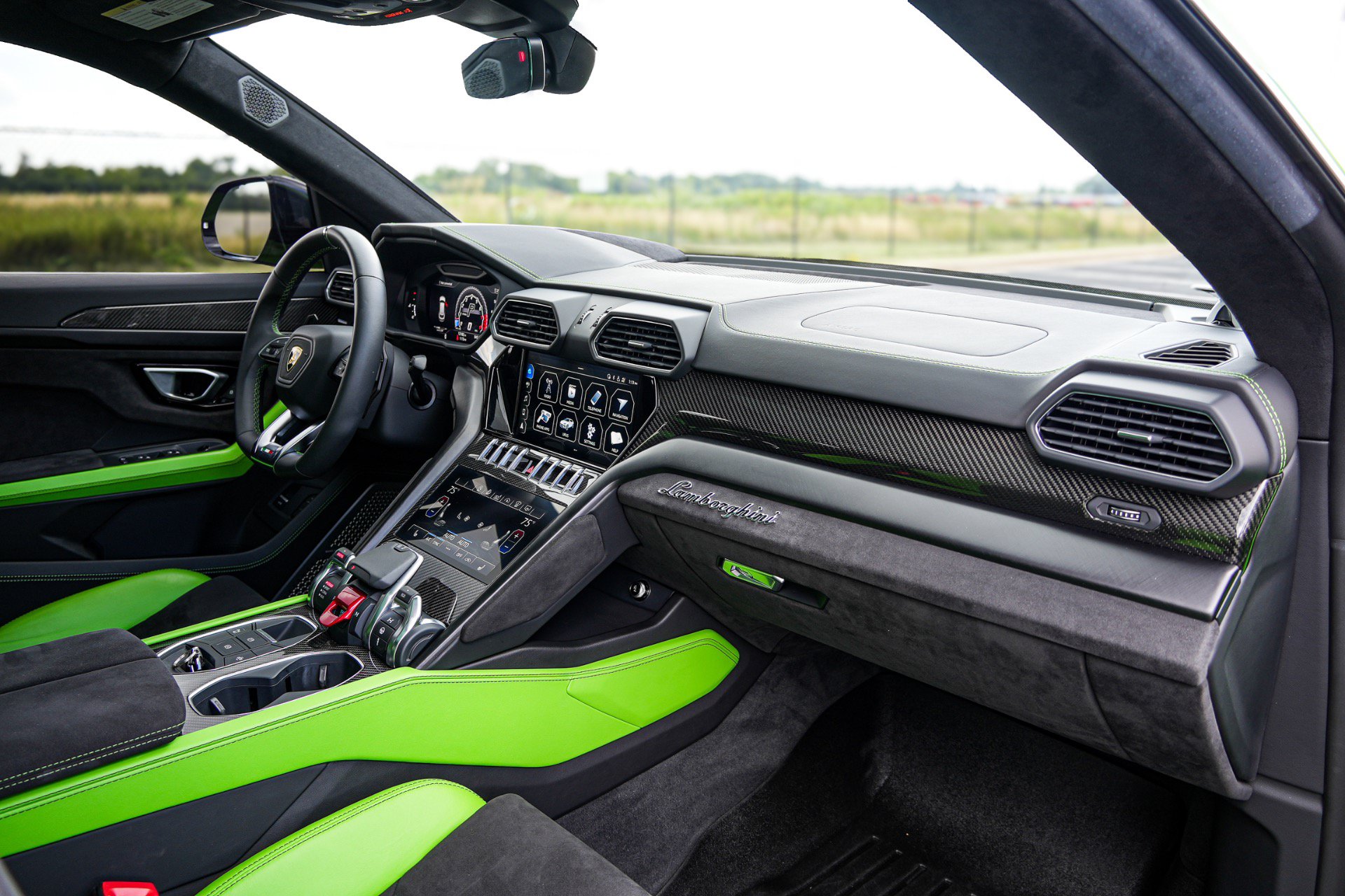 Used 2021 Lamborghini Urus AWD/4WD image 30