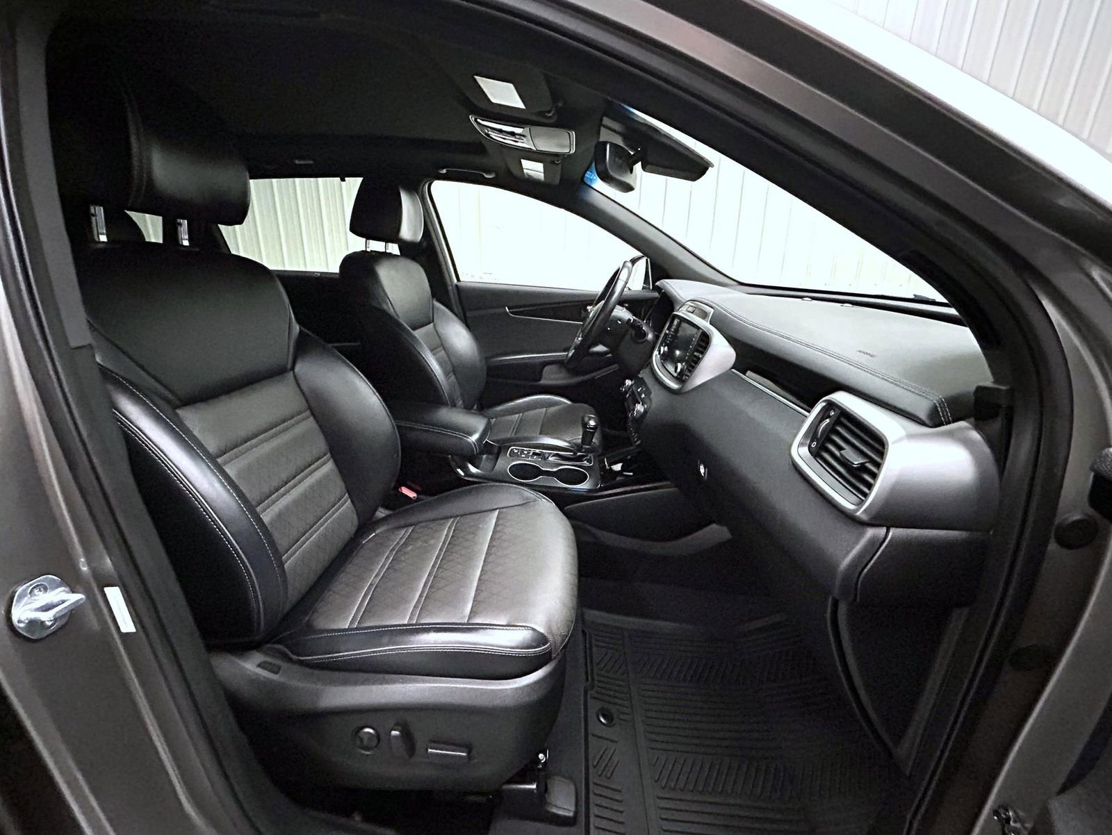 Used 2019 Kia Sorento SX image 15