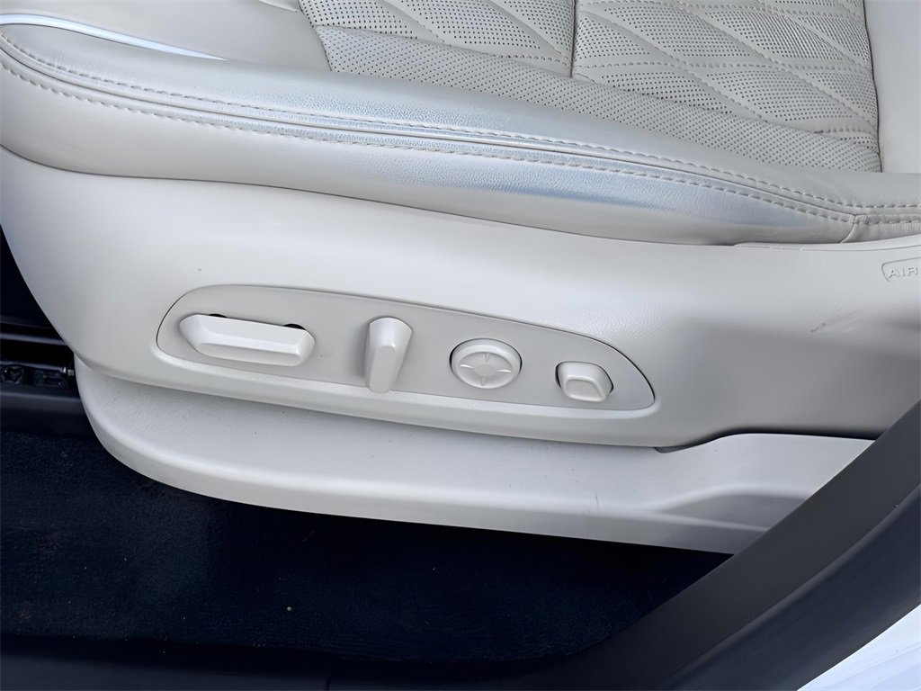 Used 2023 Buick Enclave Avenir w/ Avenir Technology Package image 19