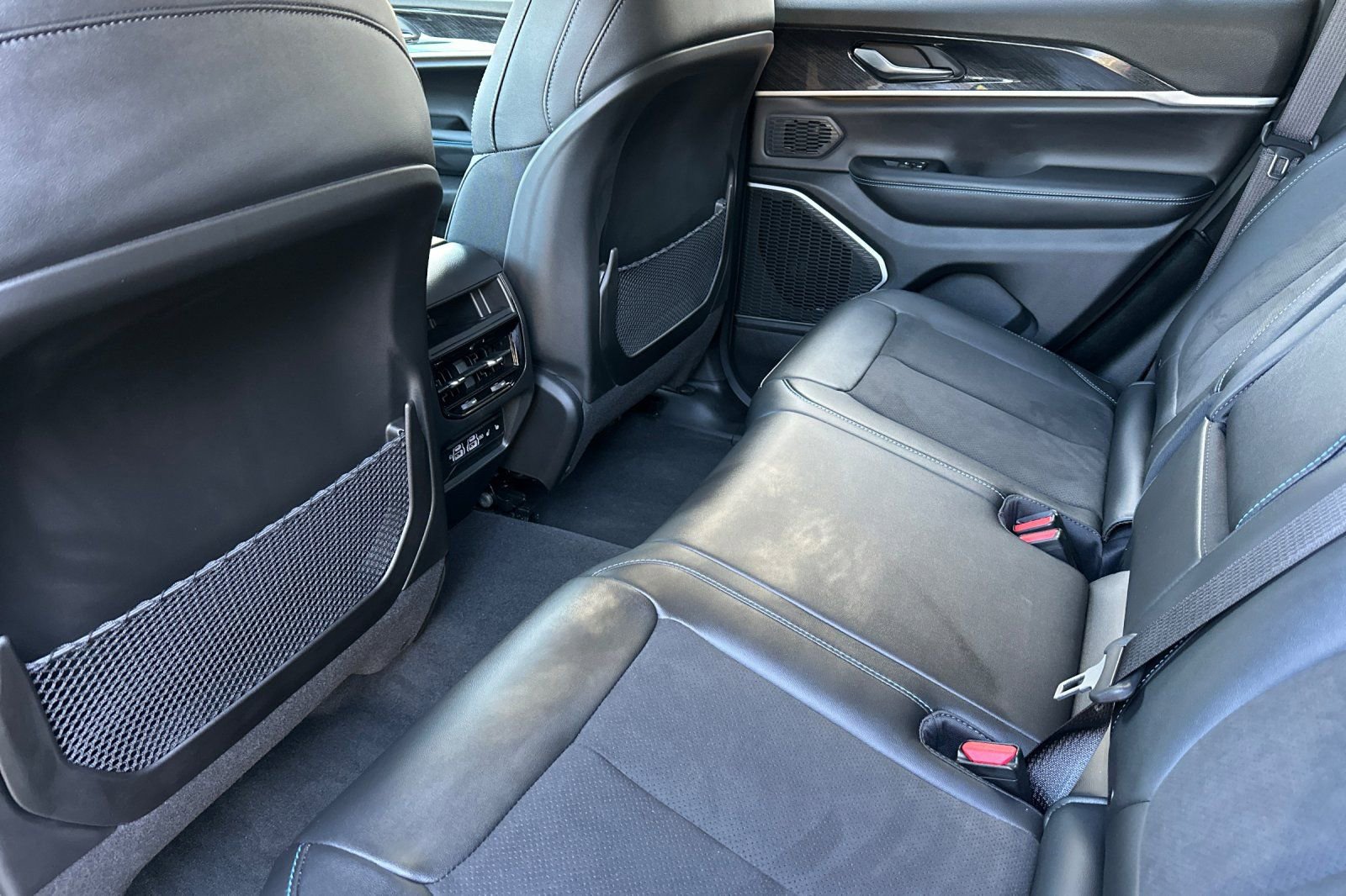 New 2023 Jeep Grand Cherokee Trailhawk image 11