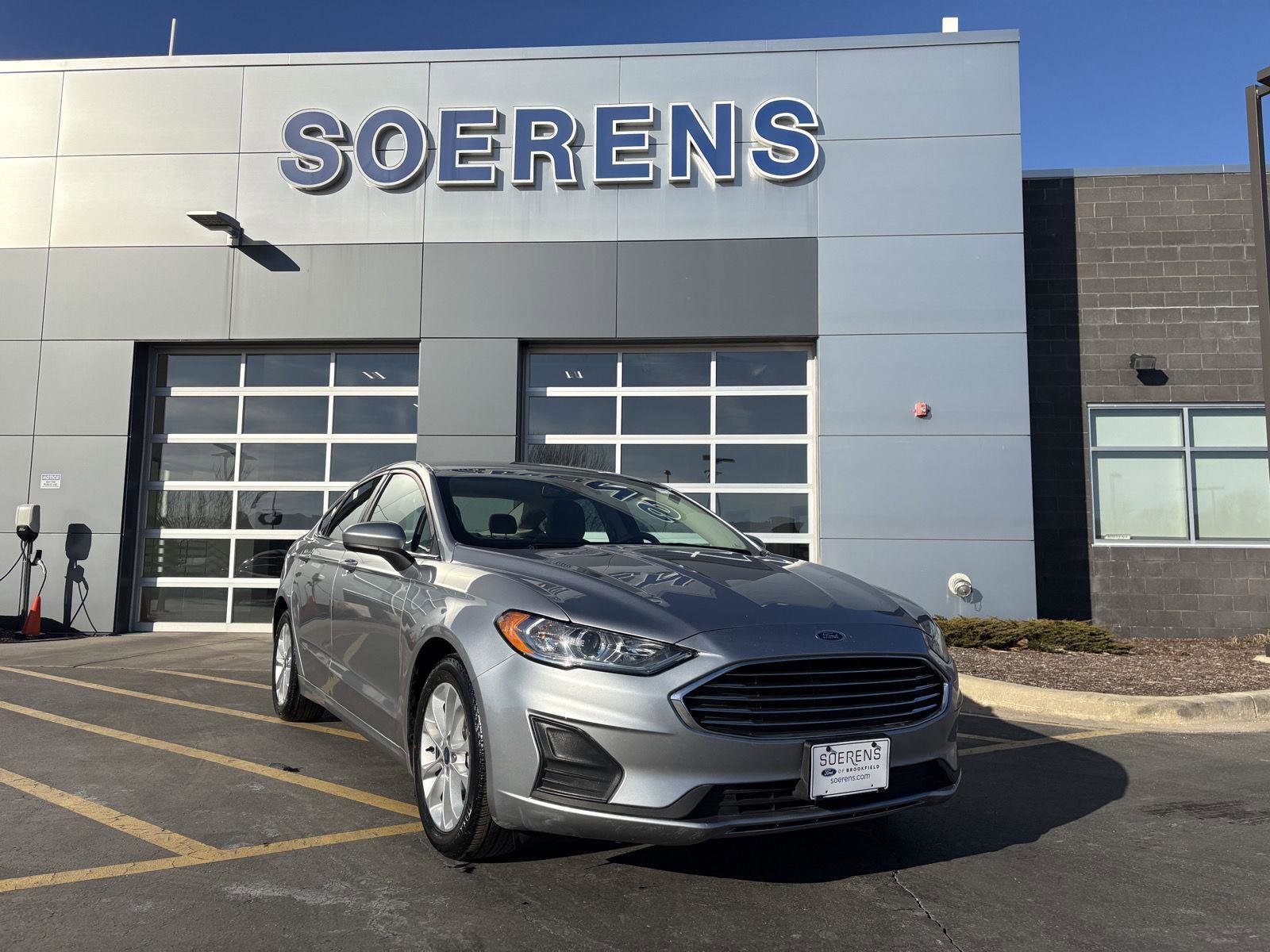 Used 2020 Ford Fusion SE image 1