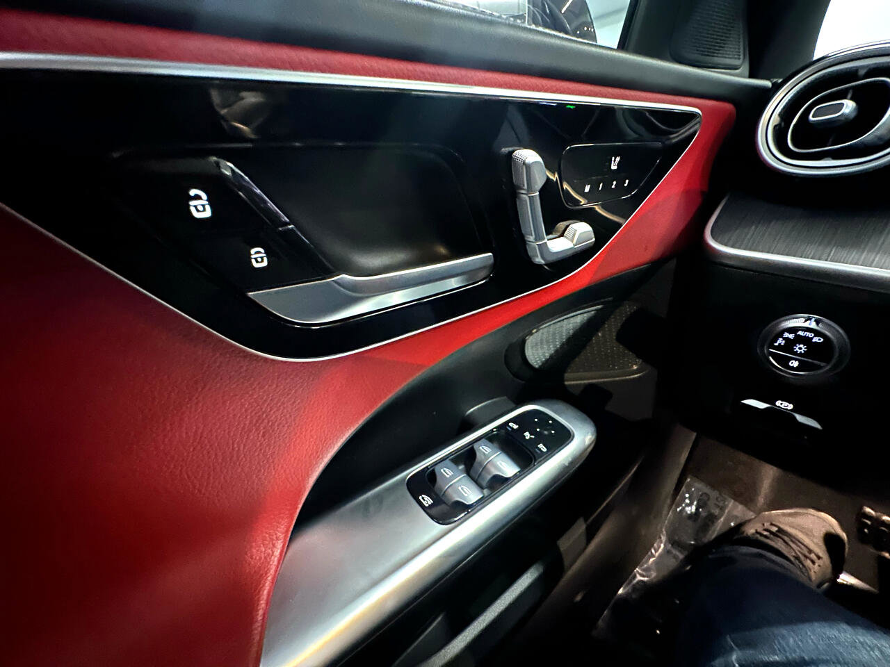 Used 2022 Mercedes-Benz C 300 4MATIC Sedan image 37