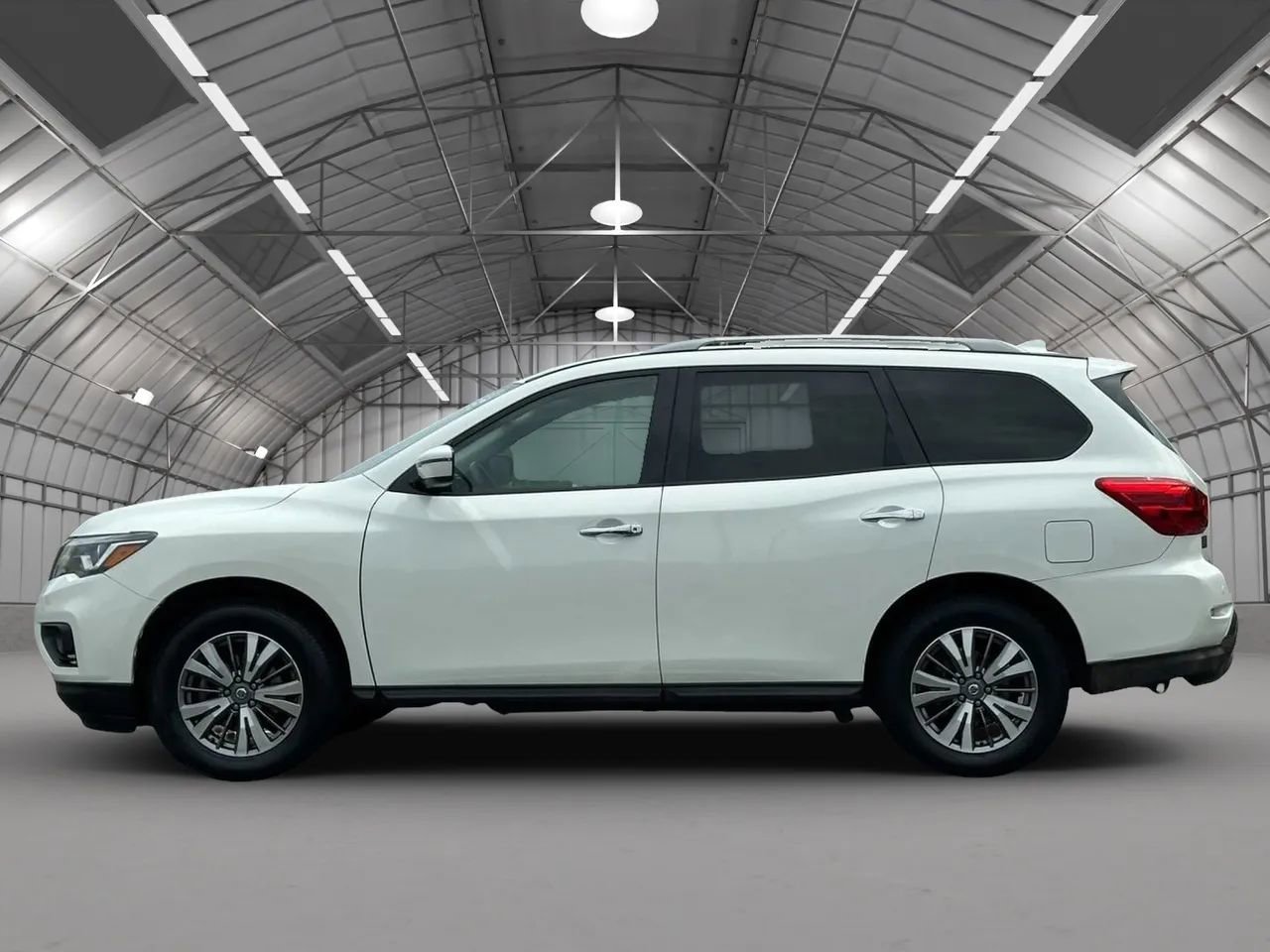 Used 2020 Nissan Pathfinder SV image 4