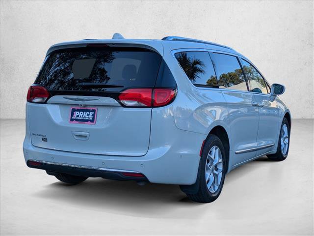 Used 2020 Chrysler Pacifica Touring-L image 2