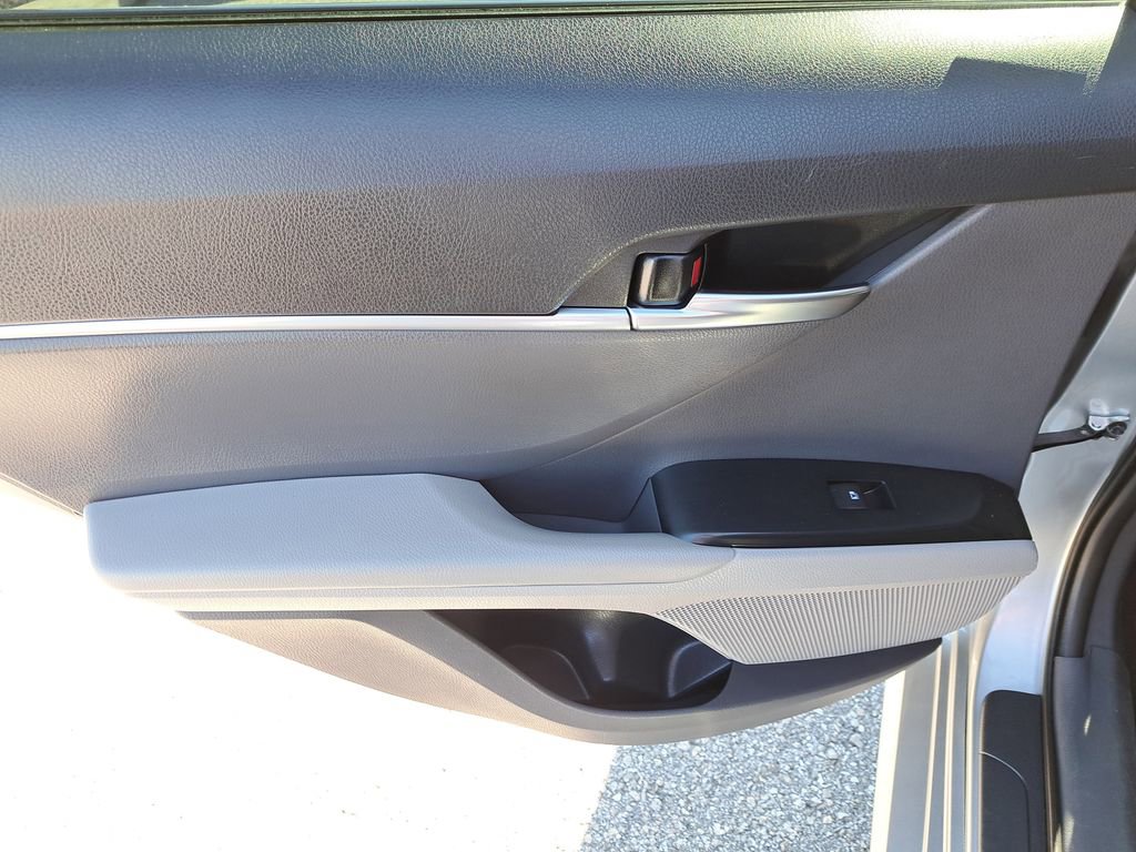 Used 2019 Toyota Camry LE w/ Phone Cable & Charge Package image 7