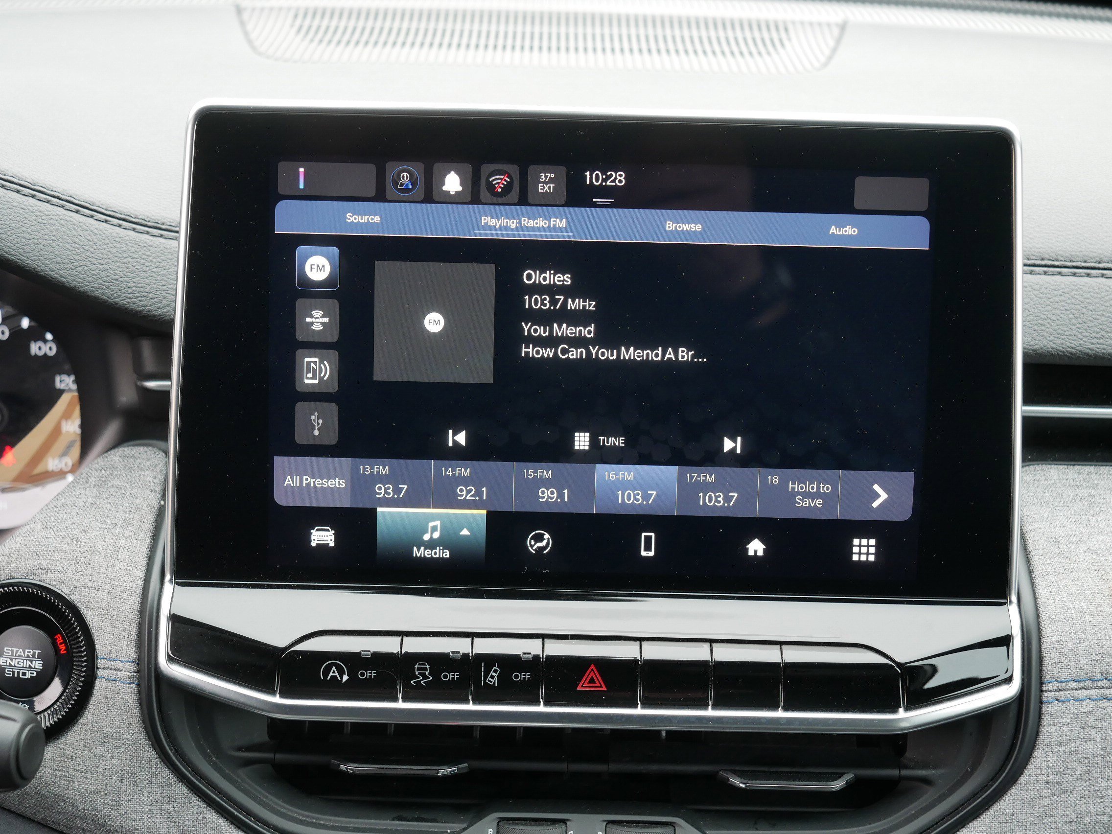 Certified 2024 Jeep Compass Latitude image 22