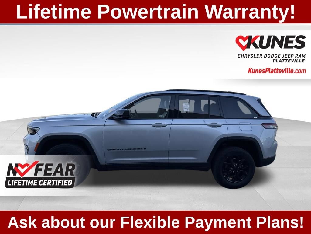 Used 2024 Jeep Grand Cherokee Altitude AWD/4WD image 7