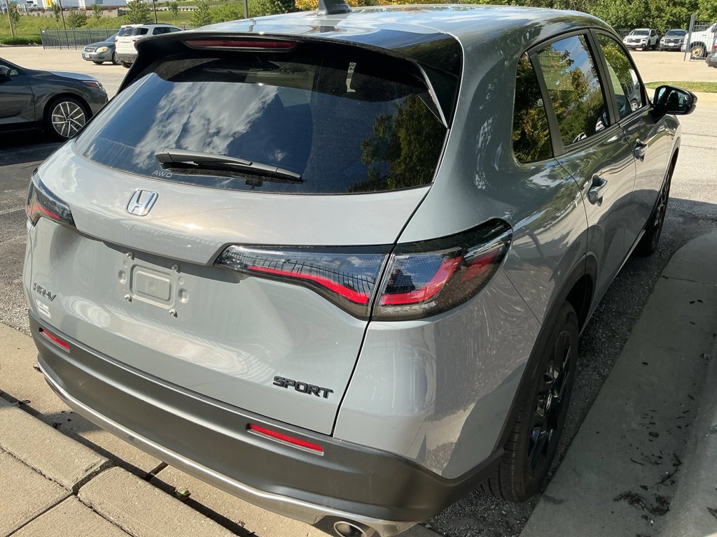 Used 2025 Honda HR-V Sport image 12