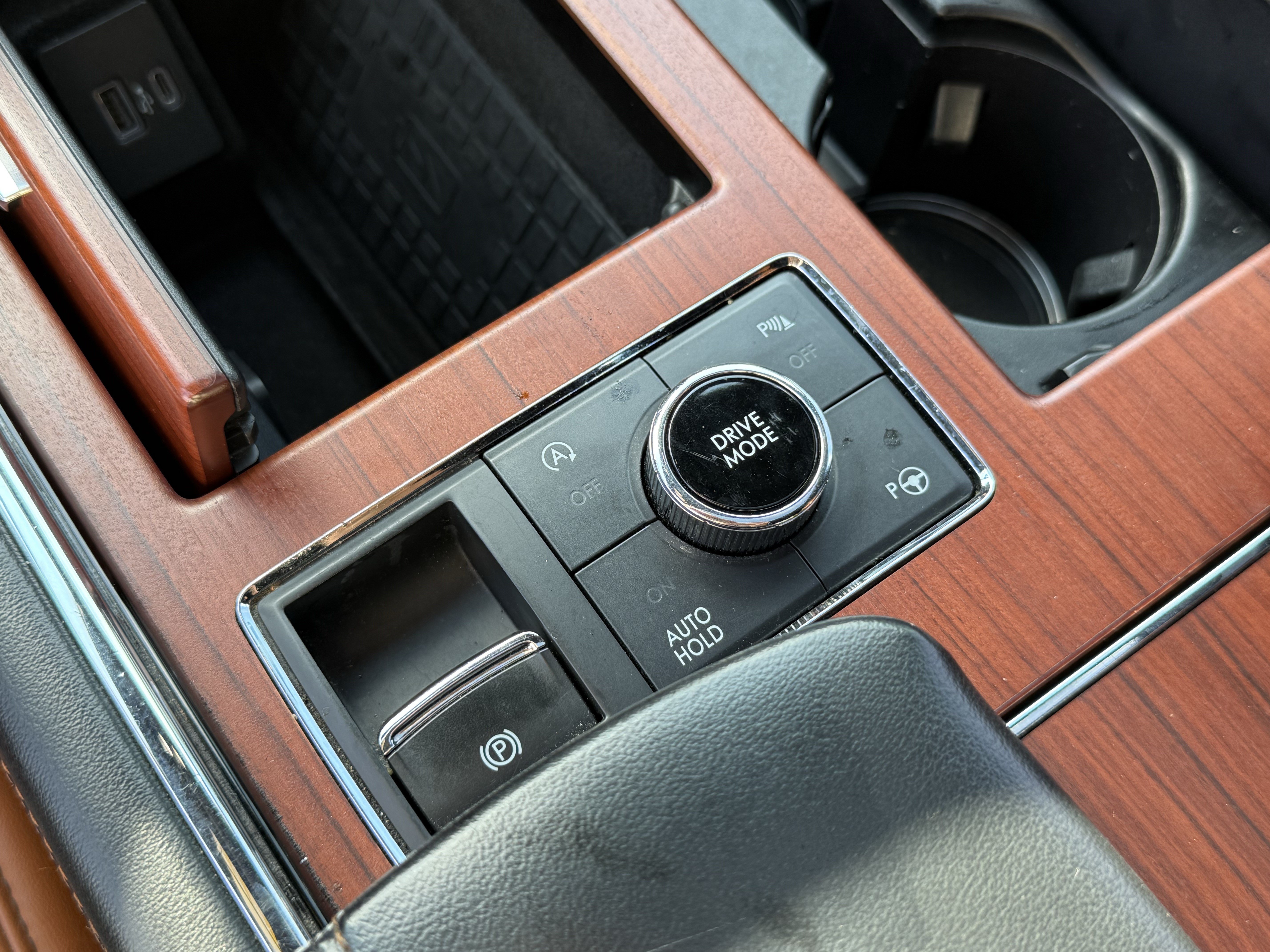 Used 2021 Lincoln Navigator Reserve w/ Luxury Package RWD image 25