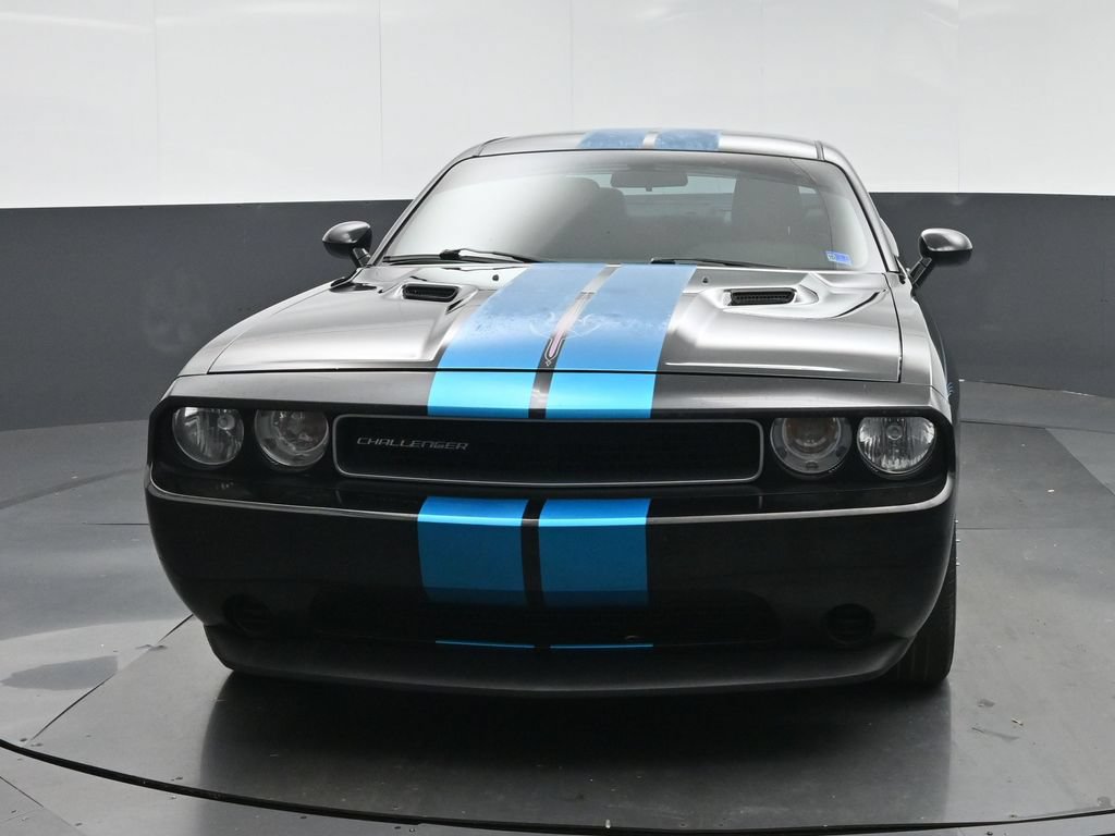 Used 2012 Dodge Challenger SXT RWD image 2