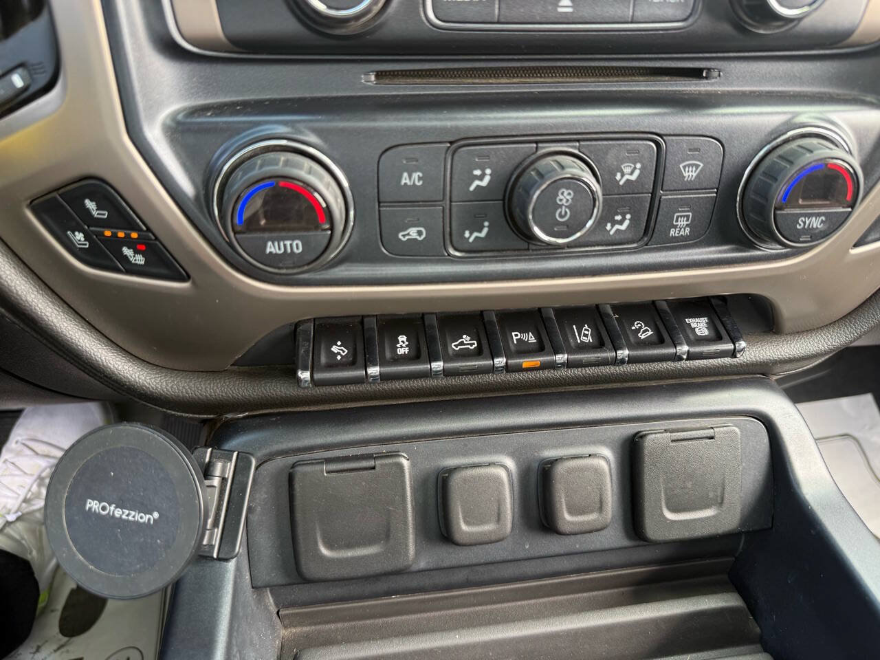 Used 2017 GMC Sierra 3500 Denali w/ Duramax Plus Package AWD/4WD image 23