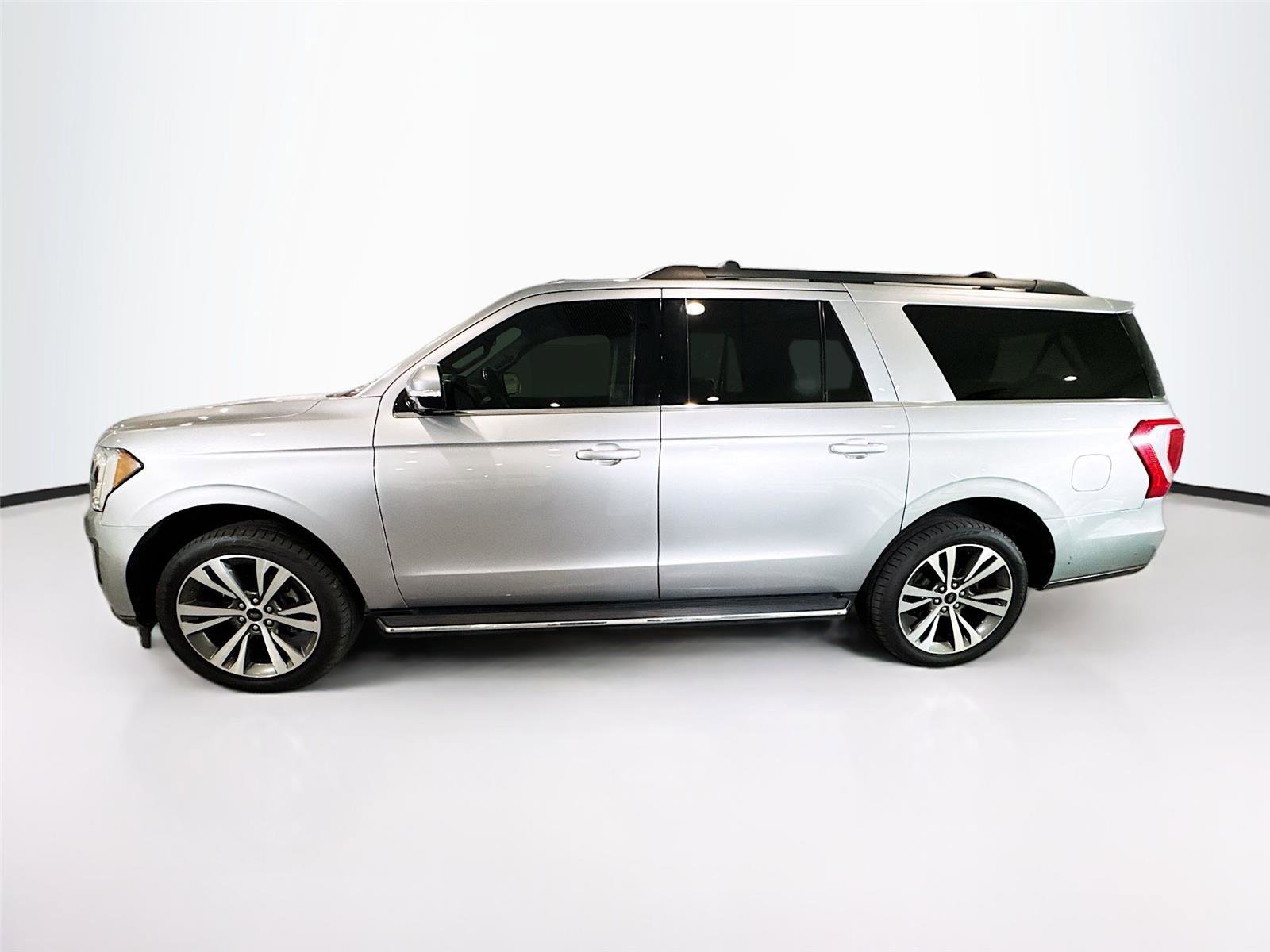Used 2021 Ford Expedition Max XLT RWD image 2