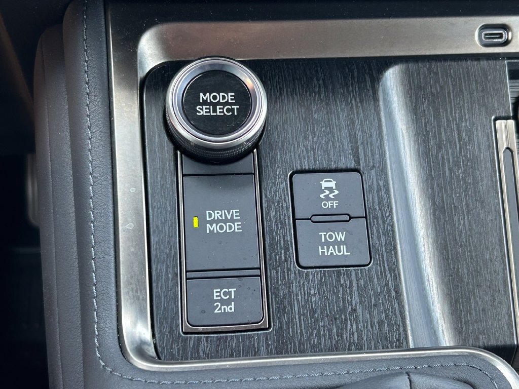 Used 2024 Lexus GX 550 w/ Accessory Package (Z1) AWD/4WD image 36