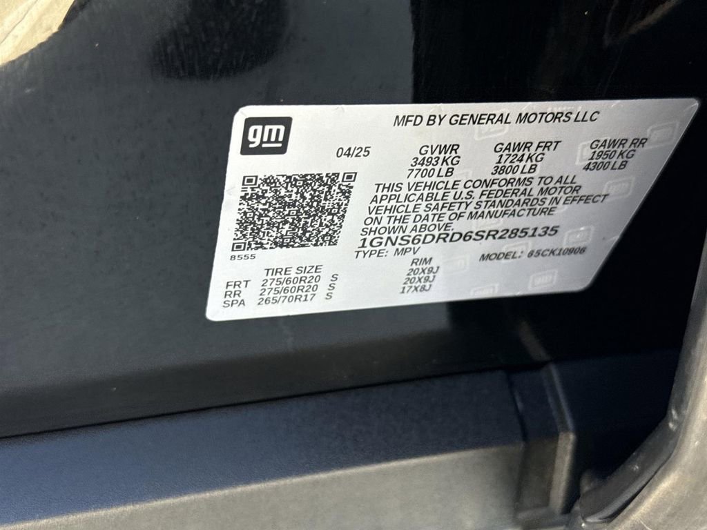 Used 2025 Chevrolet Suburban Z71 image 32