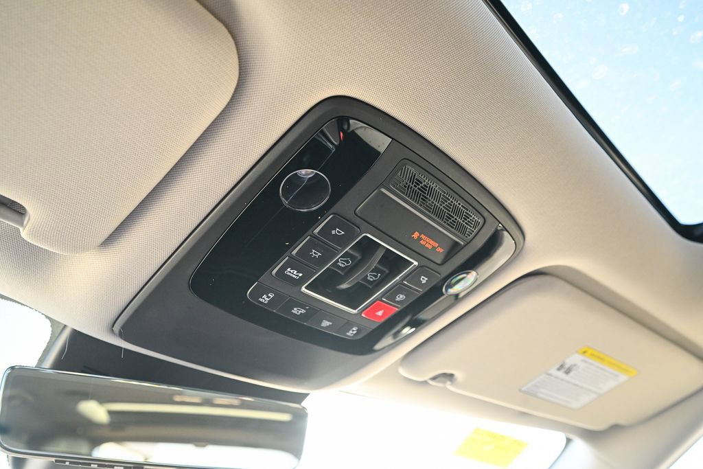 Used 2025 Kia Carnival SX Prestige image 39