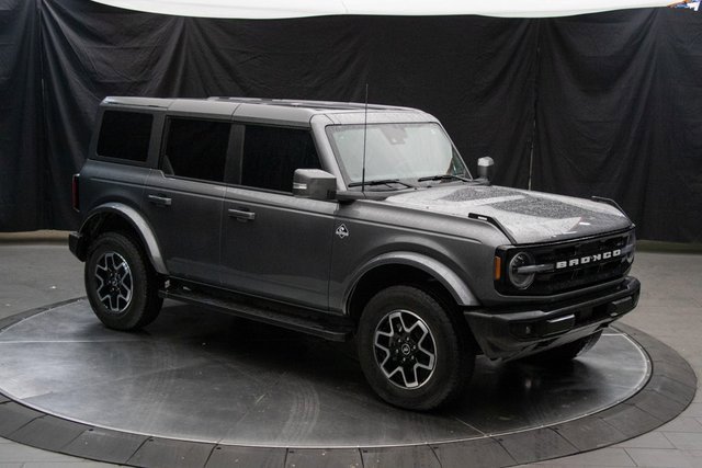 Used 2023 Ford Bronco Outer Banks image 2