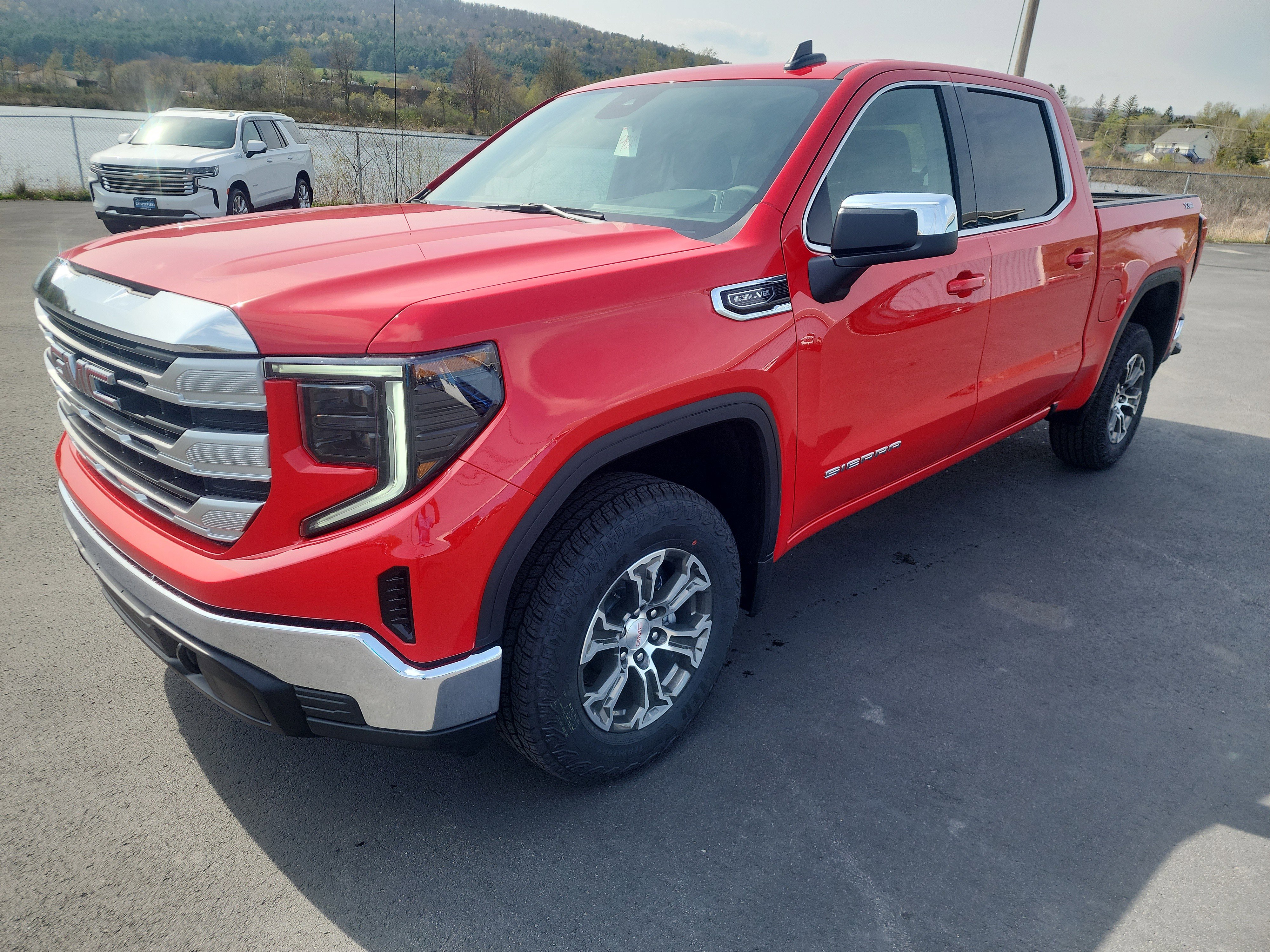 New 2025 GMC Sierra 1500 SLE w/ X31 Off-Road Package image 4