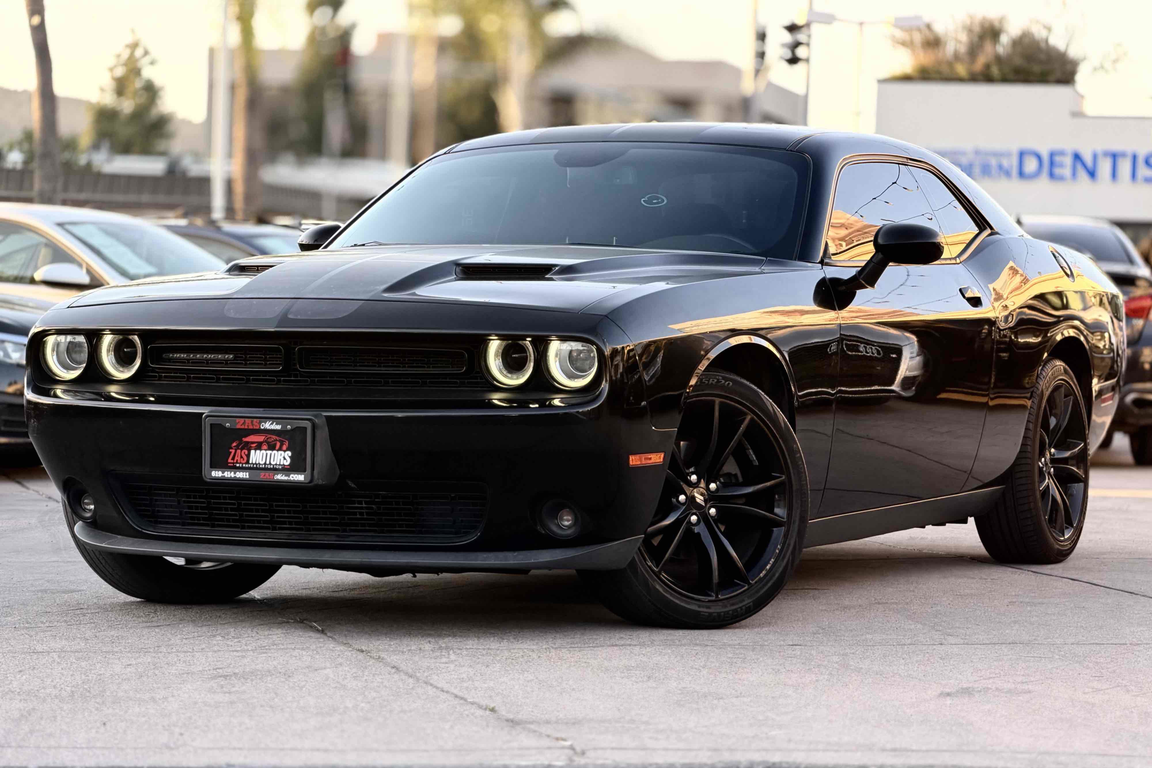 Used 2017 Dodge Challenger SXT w/ Blacktop Package RWD image 1