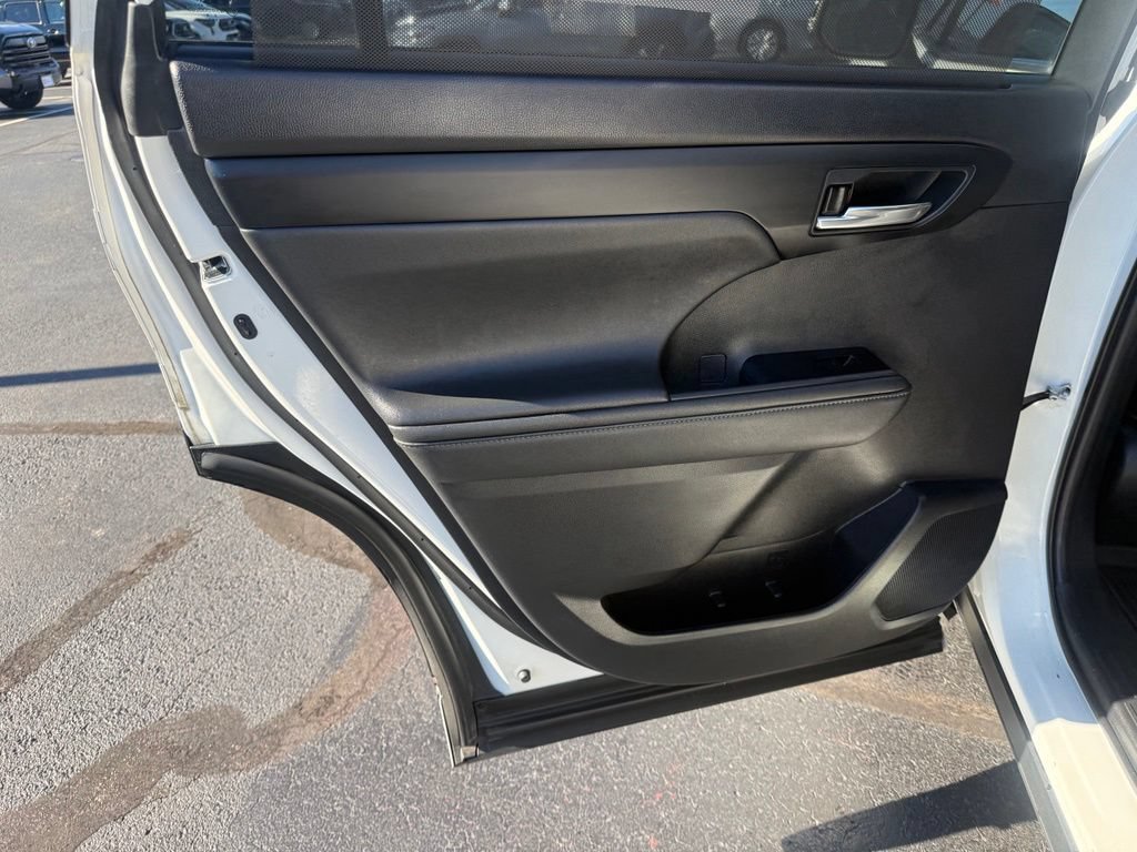 Used 2021 Toyota Highlander XSE AWD/4WD image 15