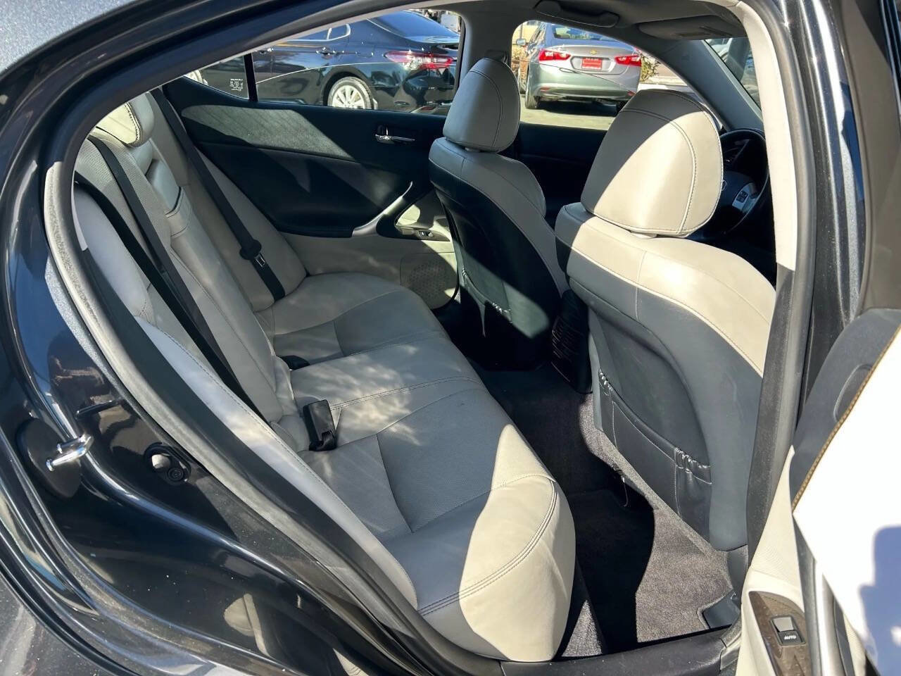 Used 2011 Lexus IS 250 w/ Premium Pkg Value Edition image 6